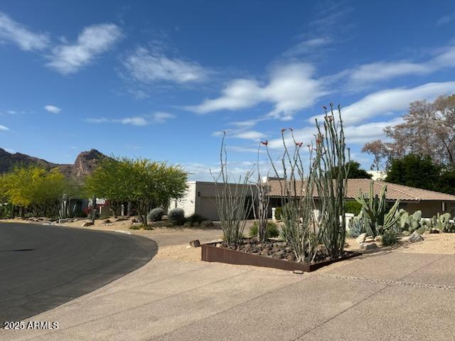 5434 E Lincoln Drive Property Photo 2