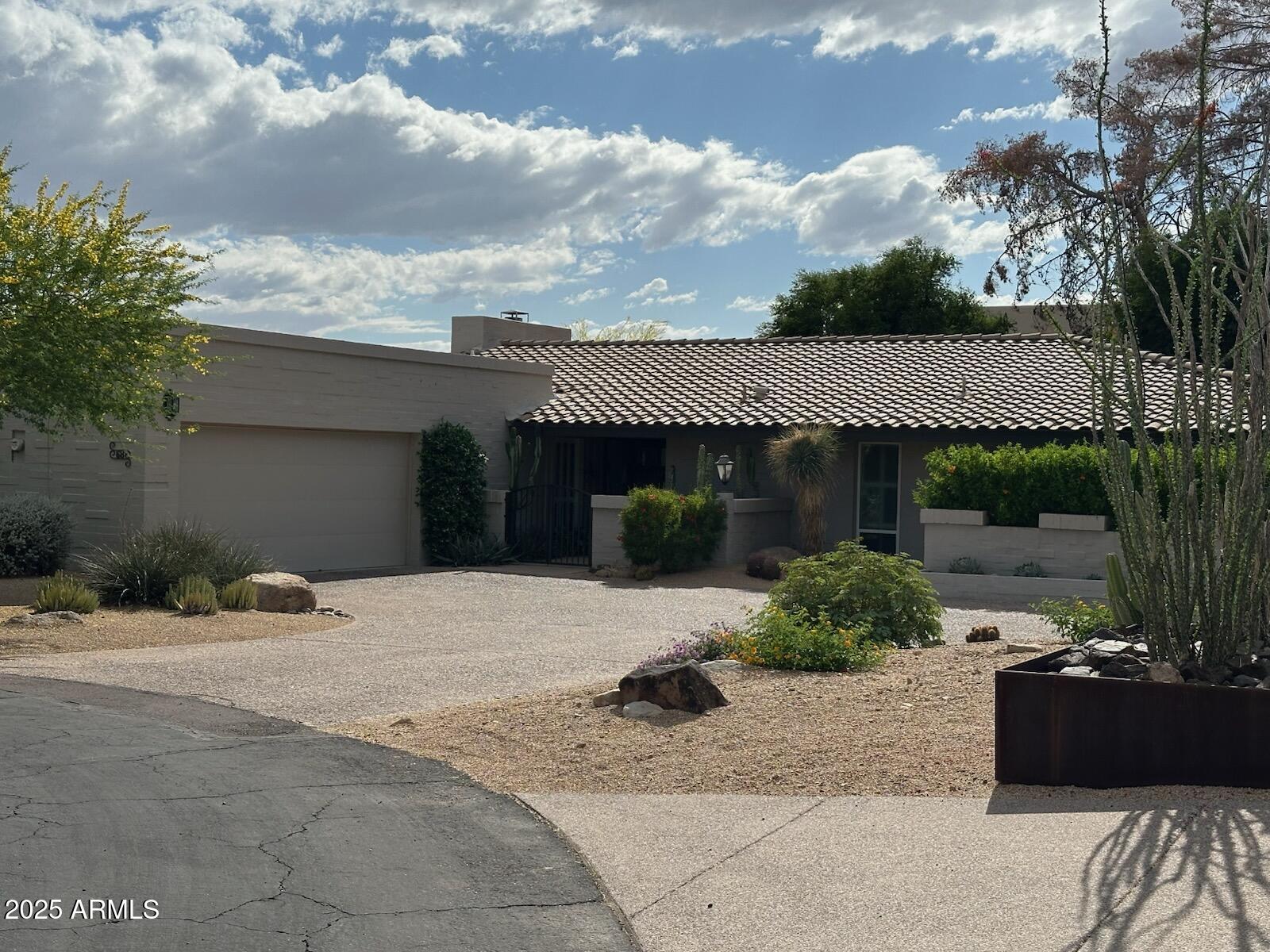 5434 E Lincoln Drive Property Photo 3