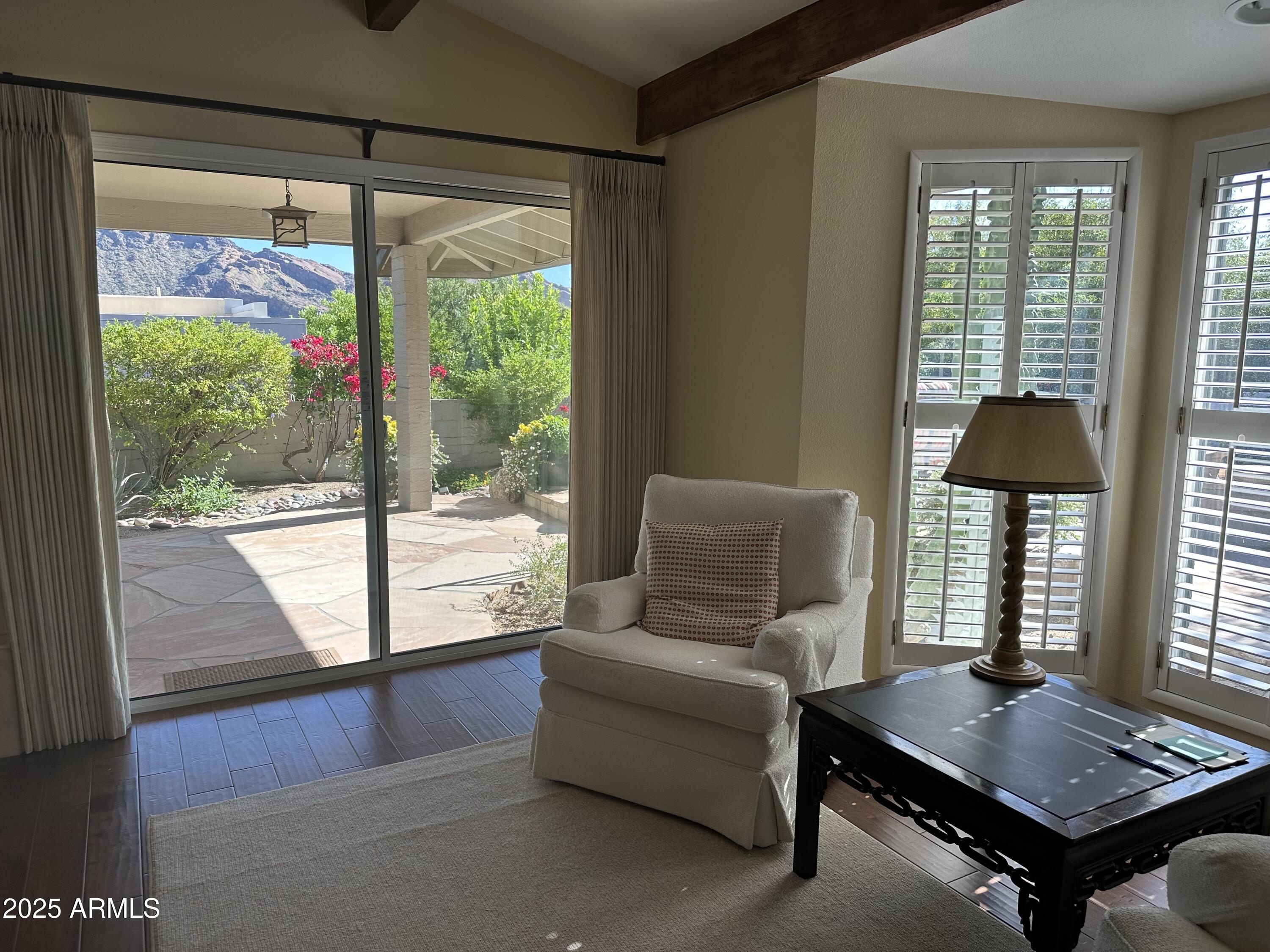 5434 E Lincoln Drive Property Photo 6