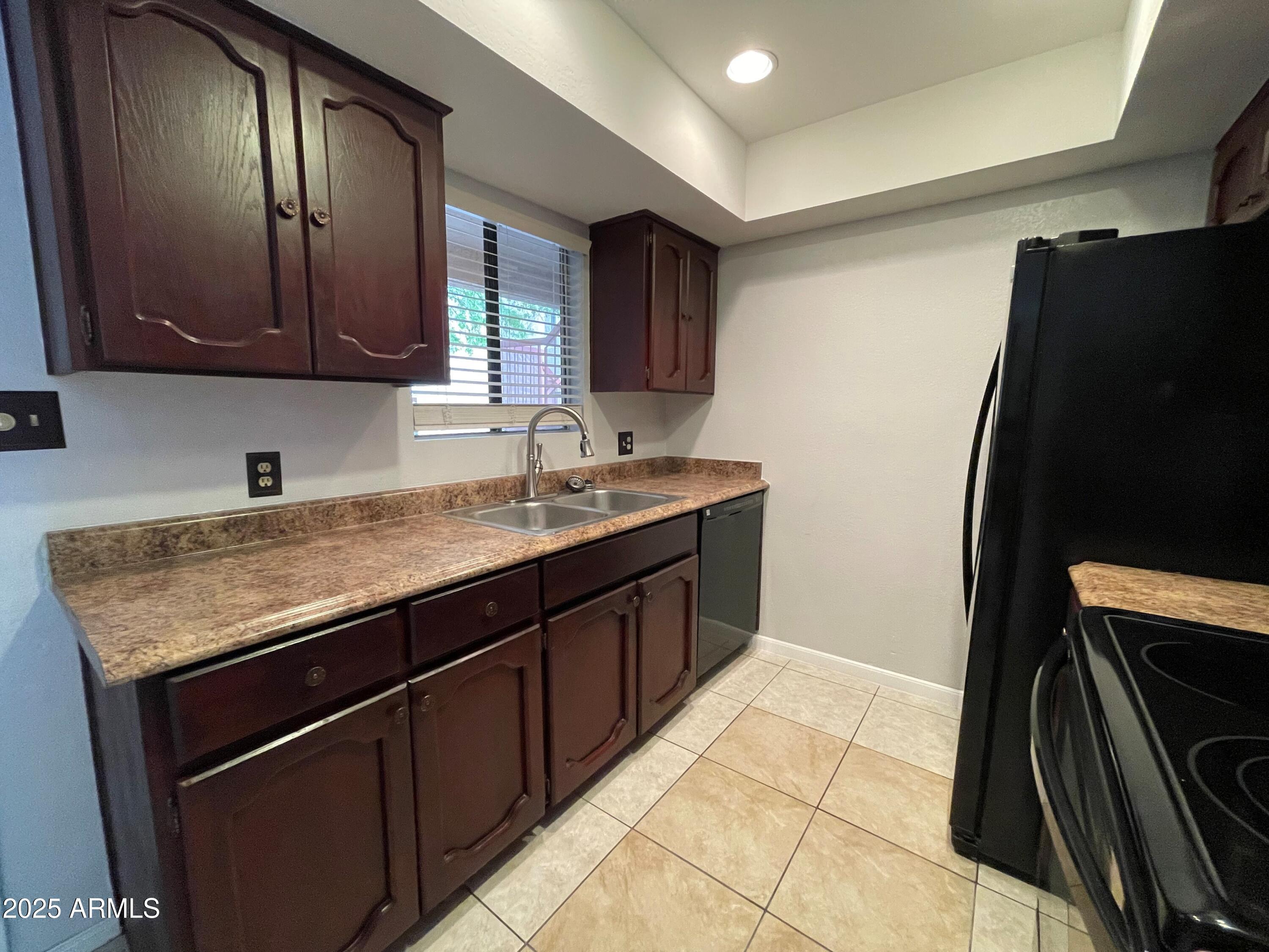 3131 W Cochise Drive Property Photo 3