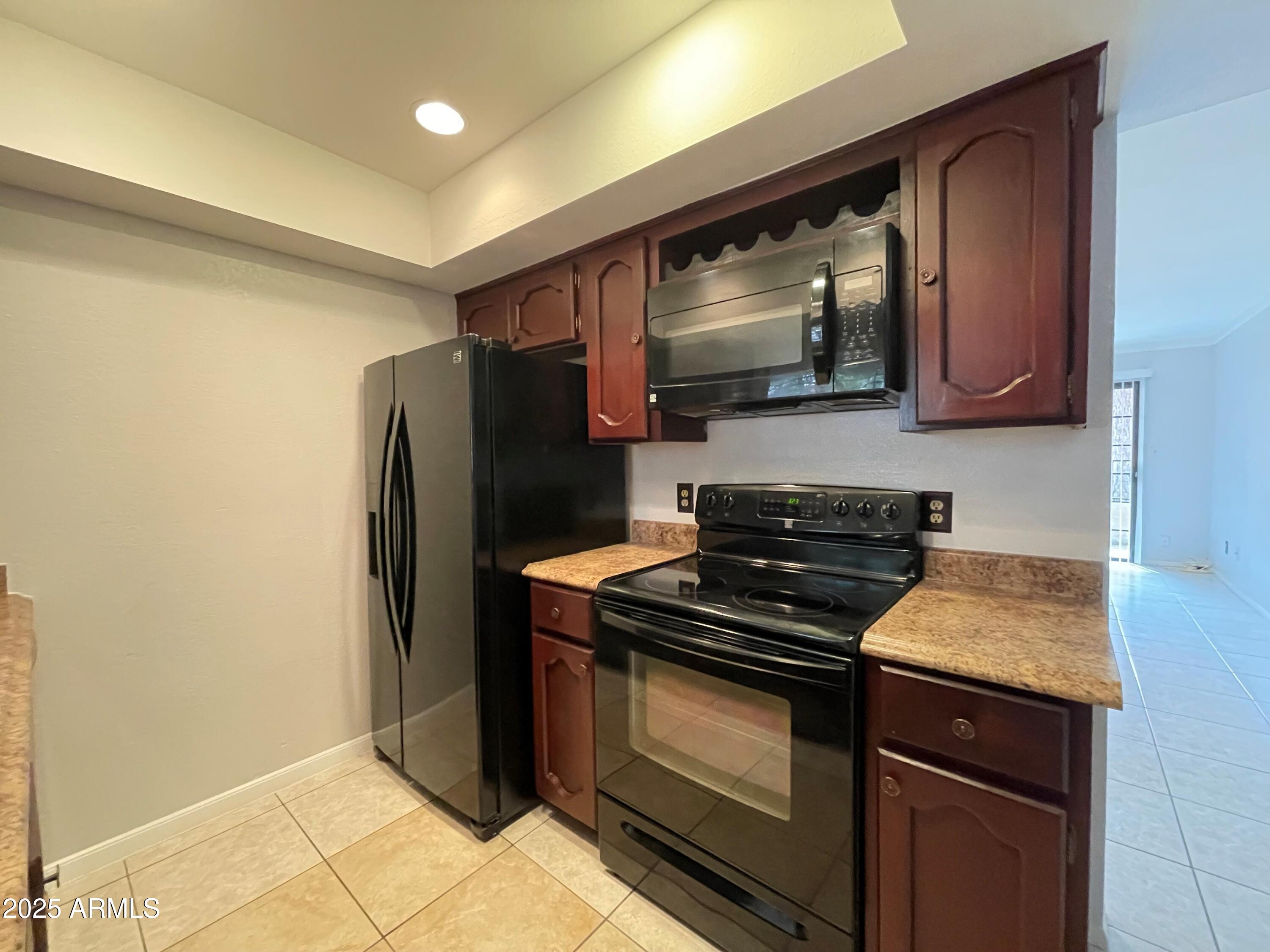 3131 W Cochise Drive Property Photo 4