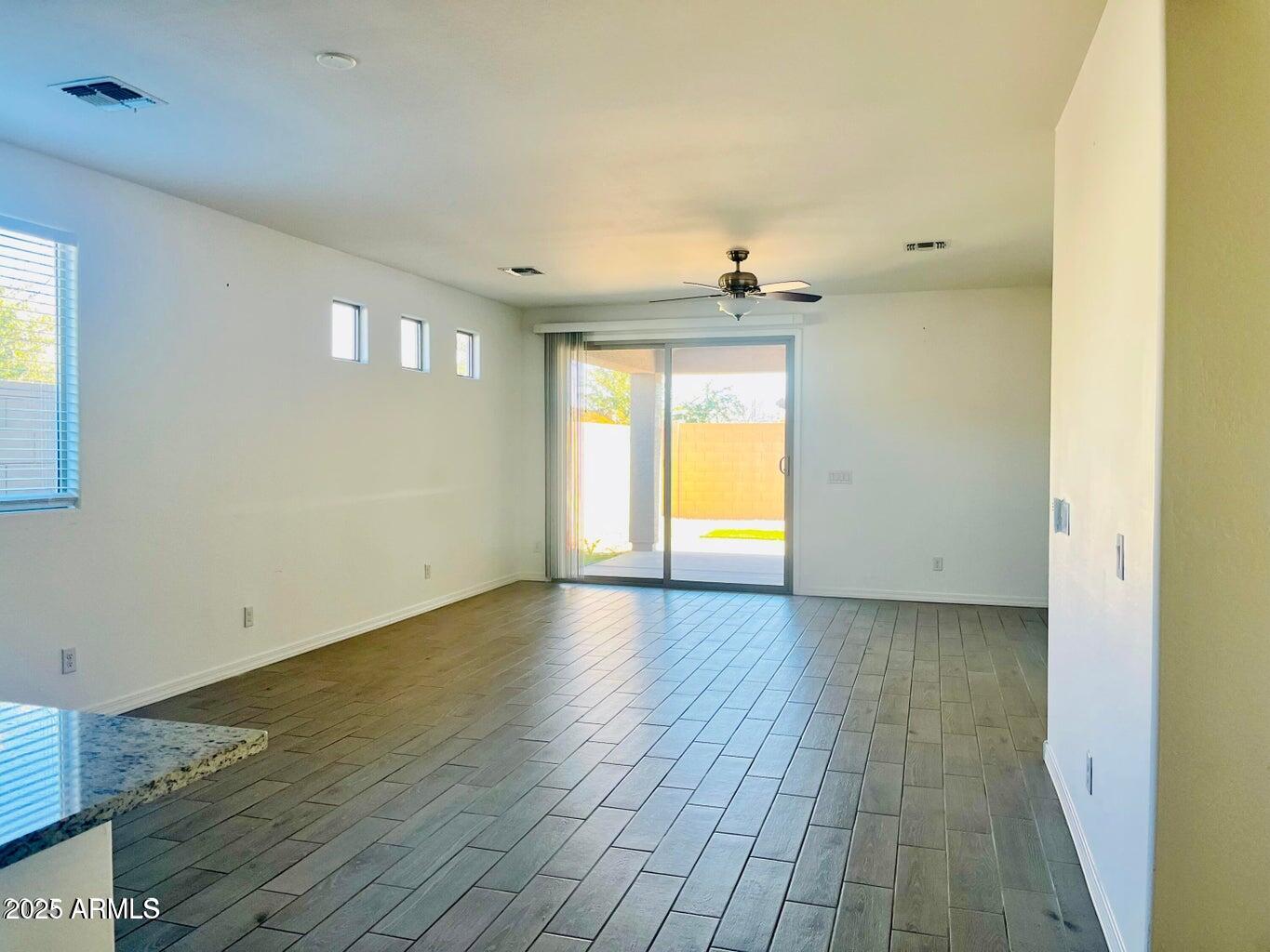 3637 S 57th Lane Property Photo 6