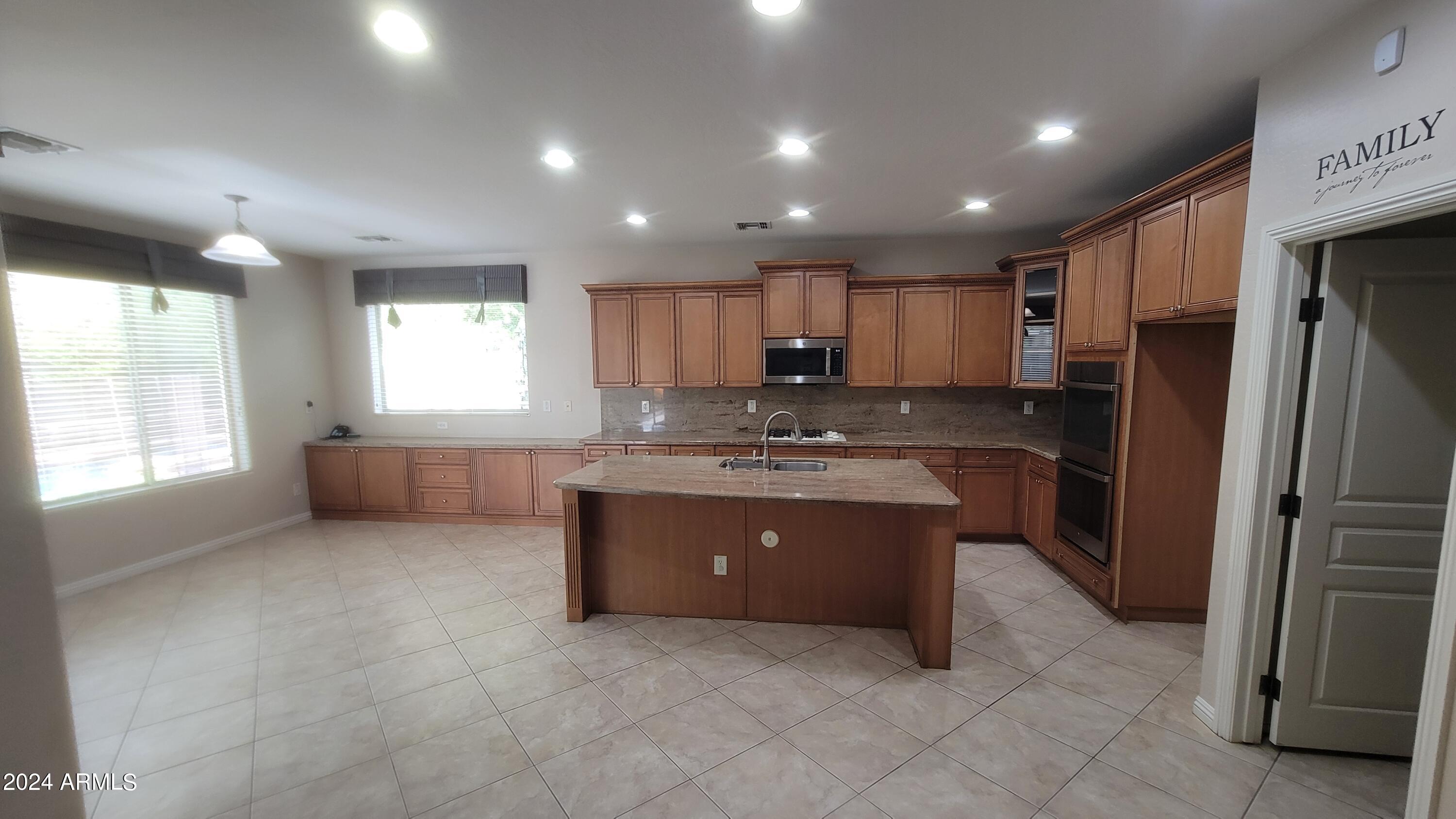 7318 N Kirsten Avenue Property Photo 12