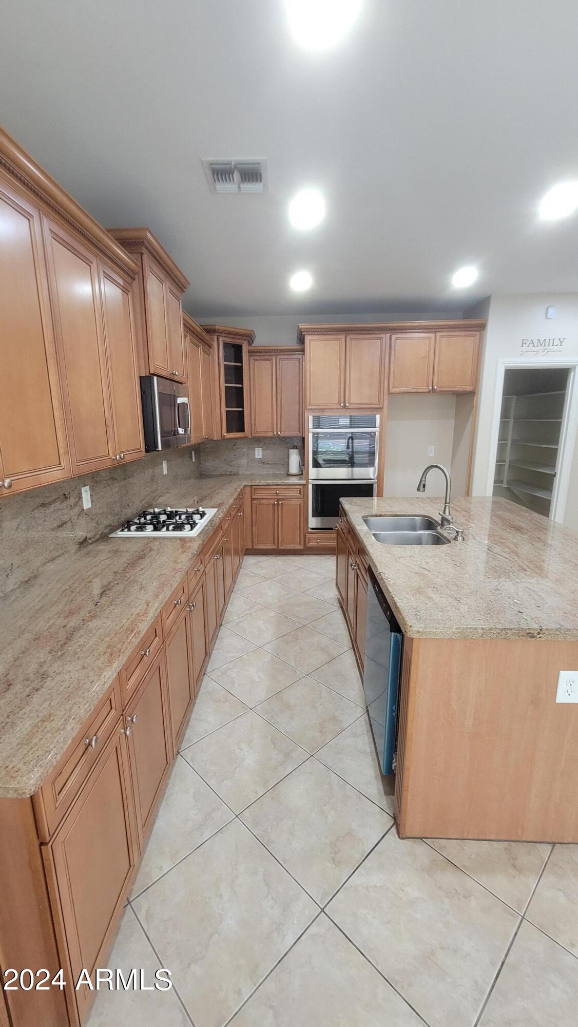 7318 N Kirsten Avenue Property Photo 14