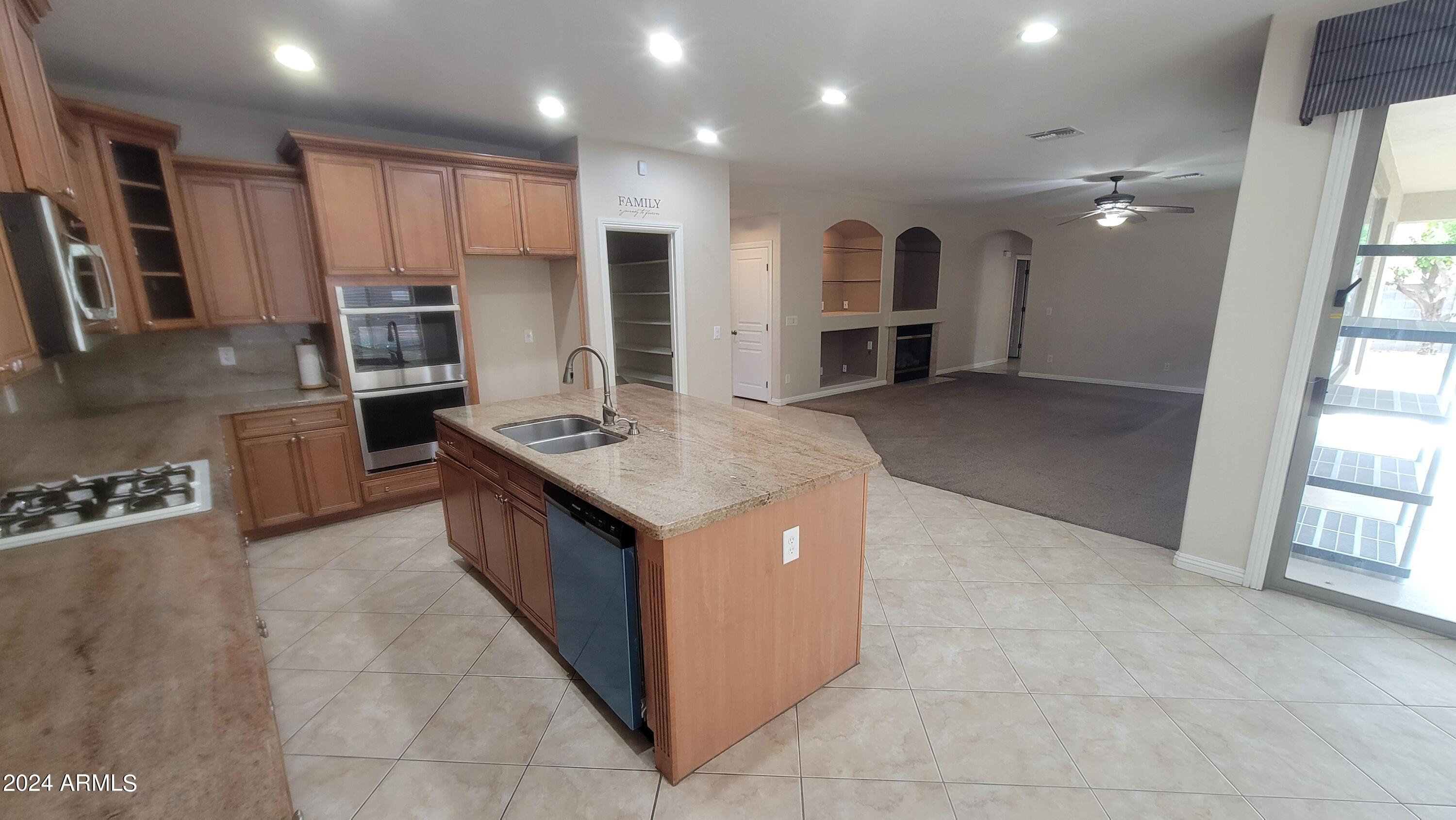 7318 N Kirsten Avenue Property Photo 15