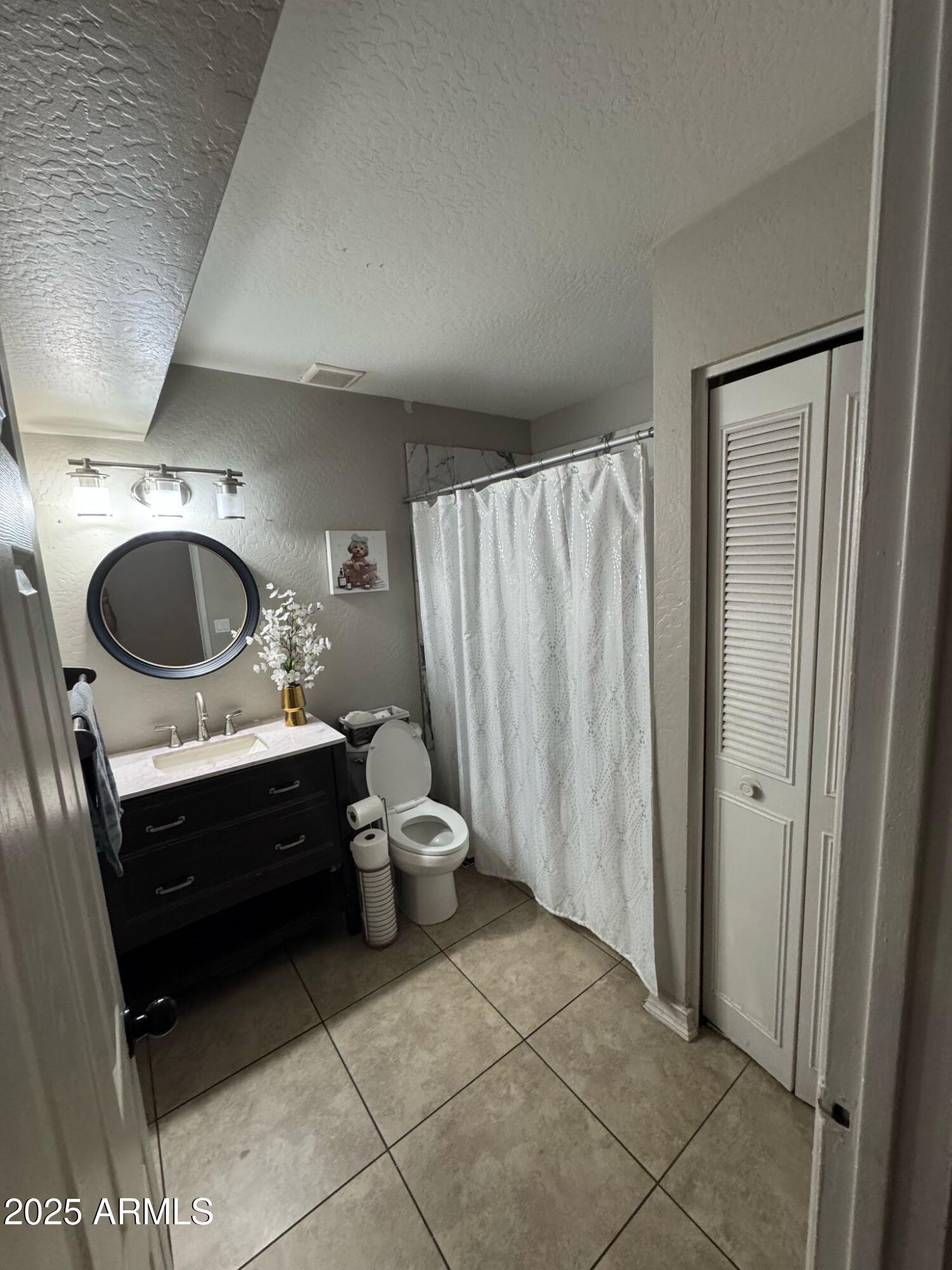 7141 W Denton Lane Property Photo 4
