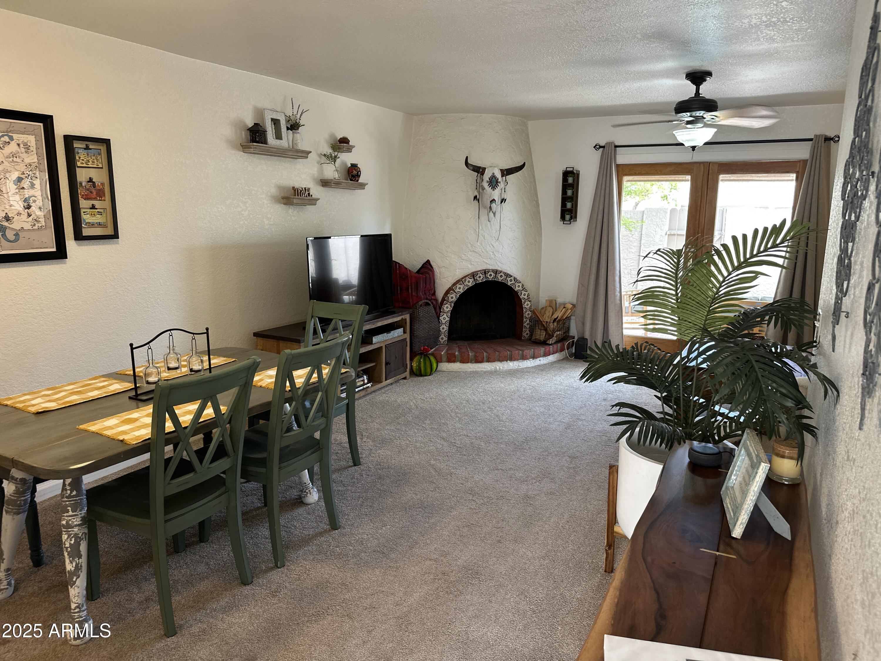 1105 E Beryl Avenue Property Photo 3