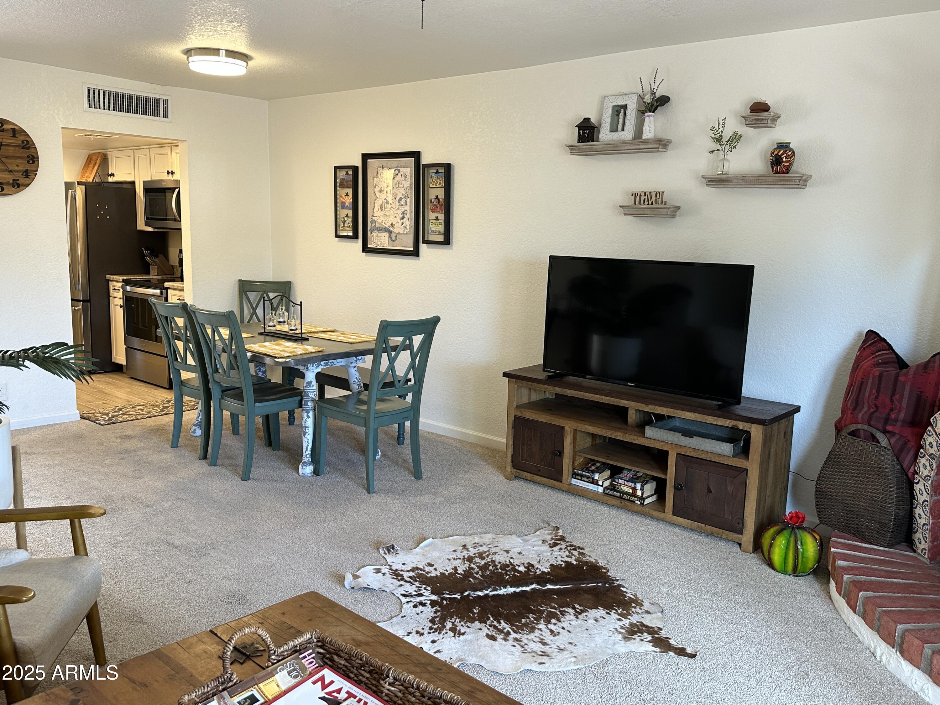 1105 E Beryl Avenue Property Photo 4