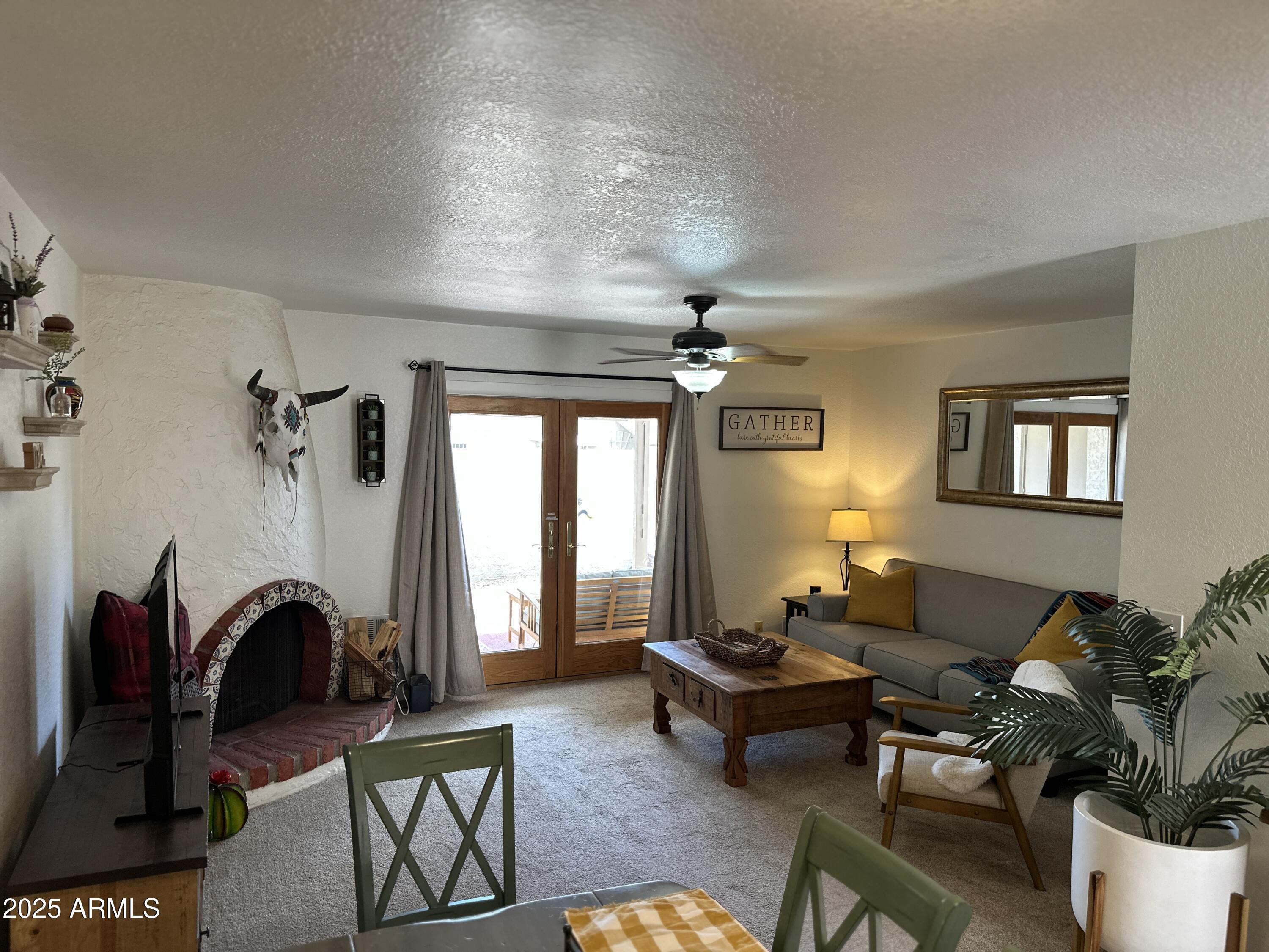 1105 E Beryl Avenue Property Photo 5