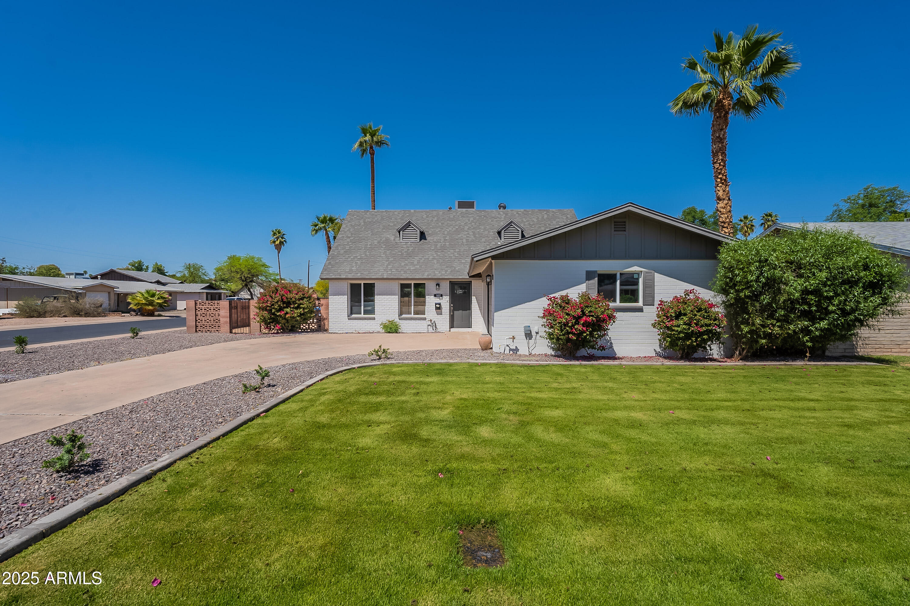 102 E Santa Cruz Drive Property Photo 1