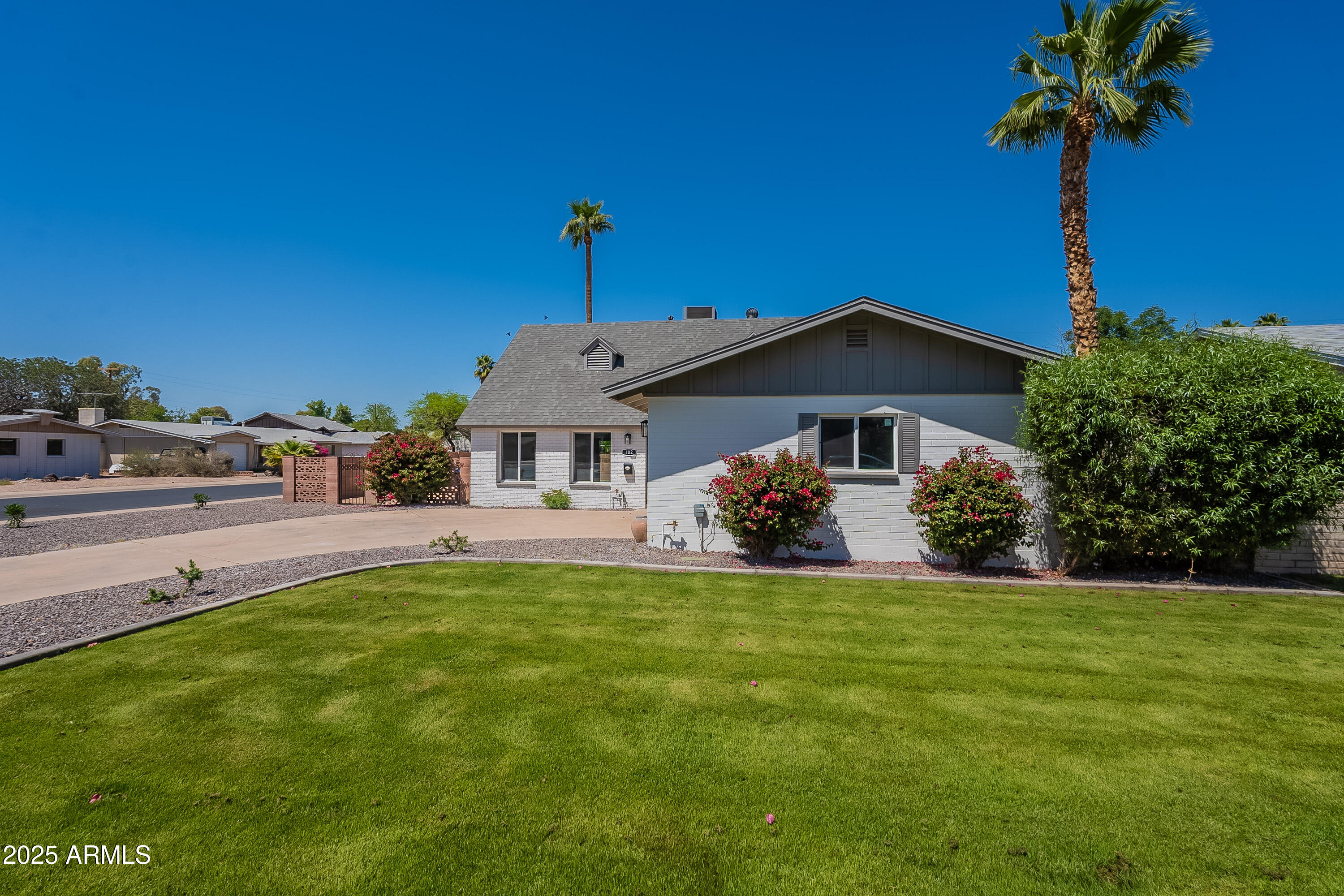 102 E Santa Cruz Drive Property Photo 3