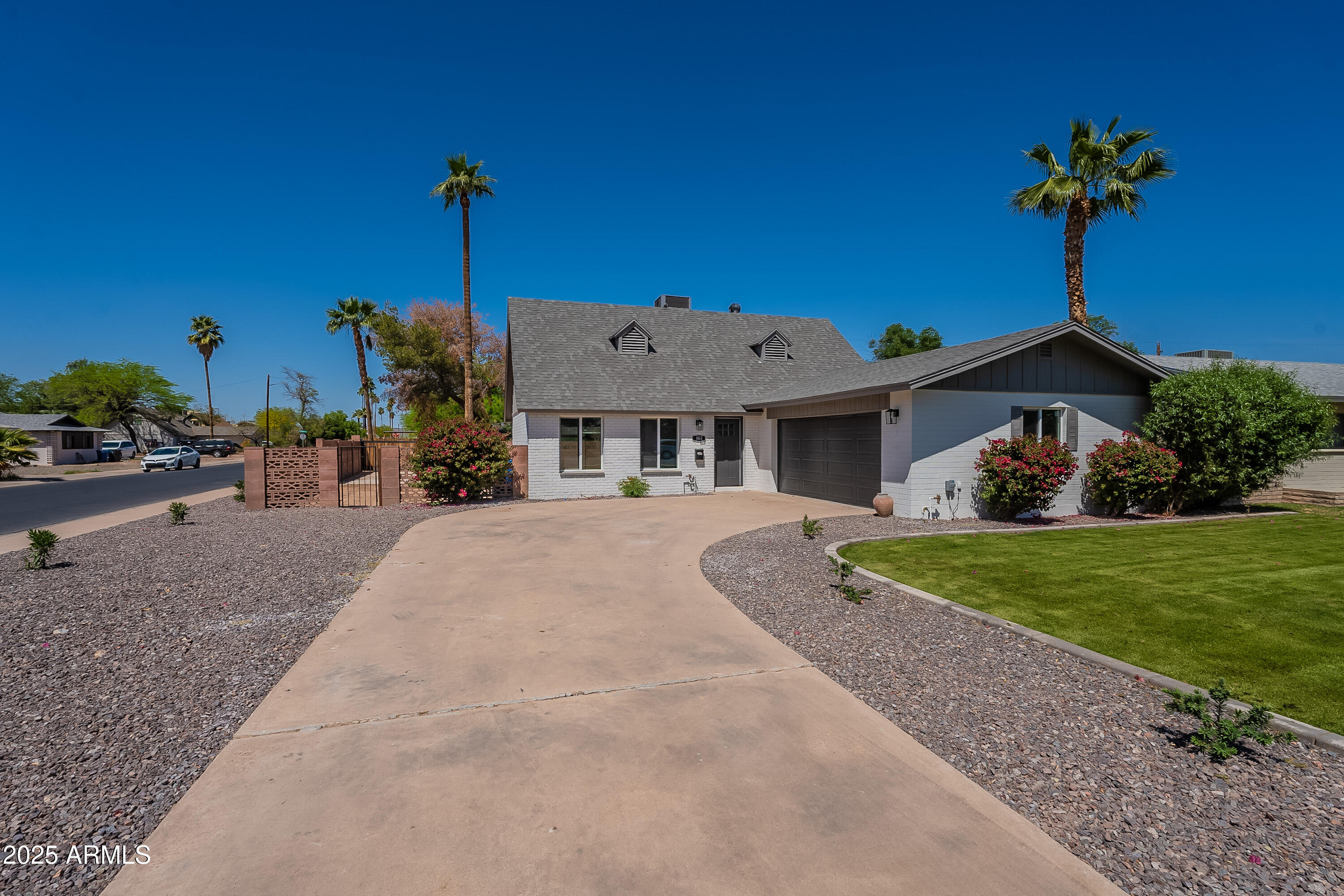102 E Santa Cruz Drive Property Photo 4