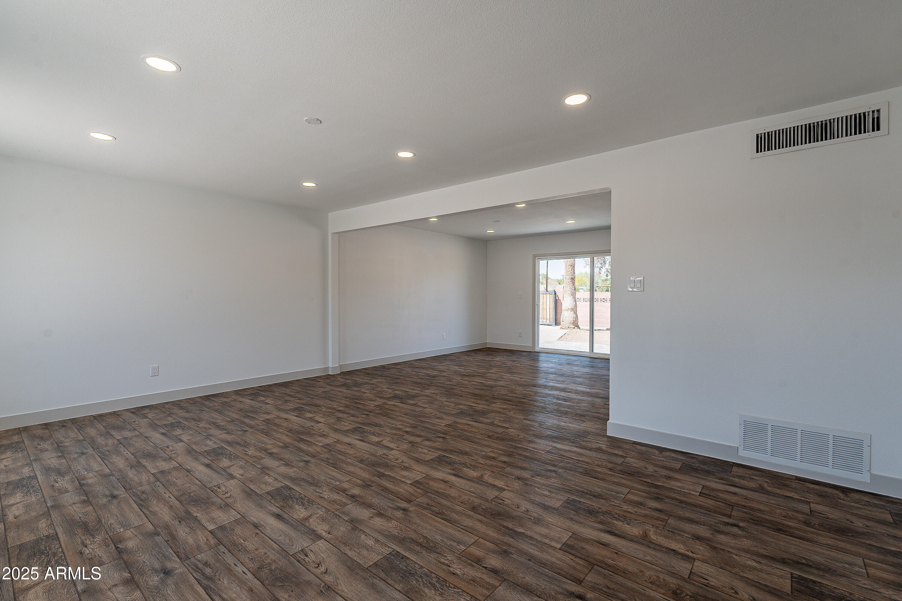 102 E Santa Cruz Drive Property Photo 6