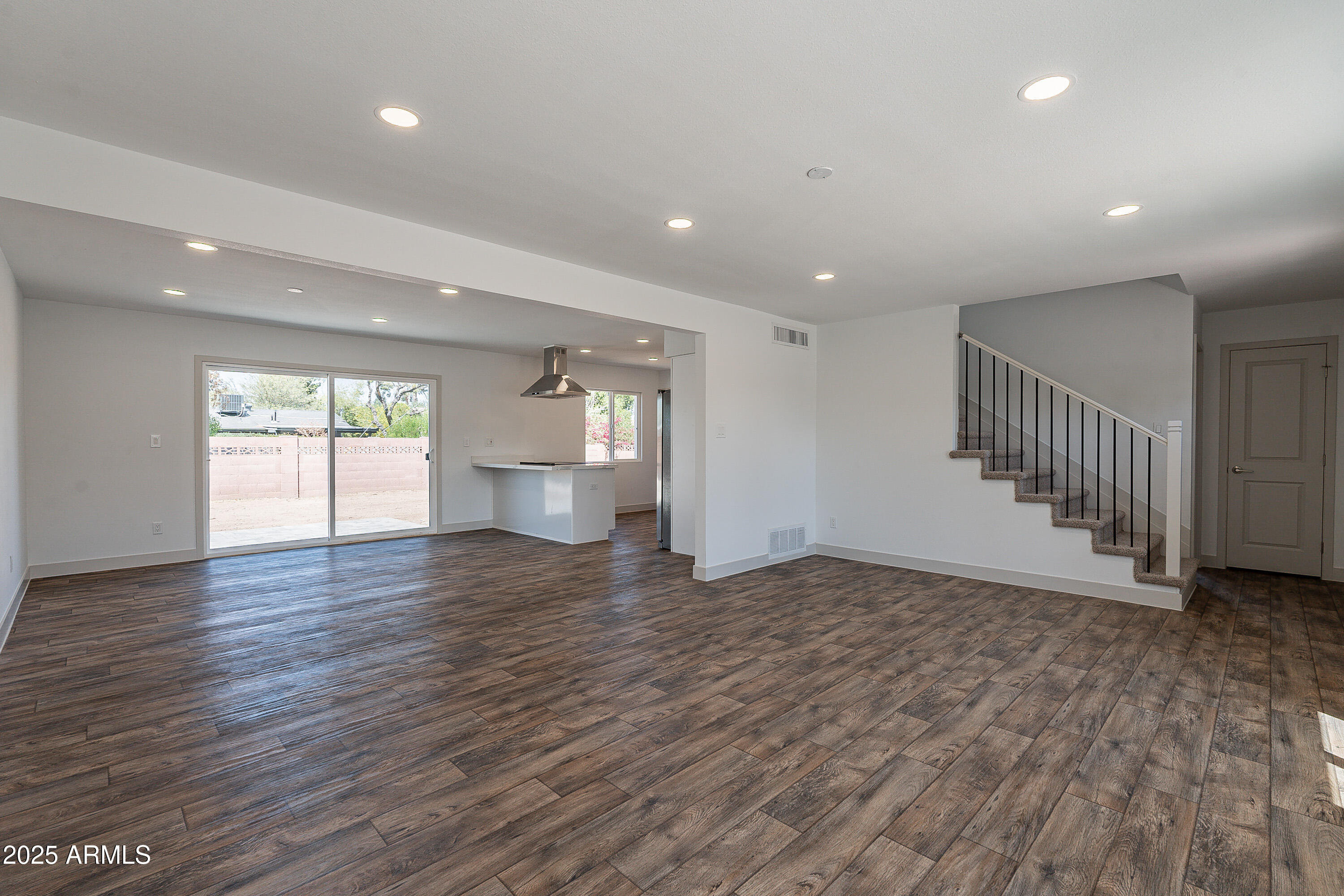 102 E Santa Cruz Drive Property Photo 7