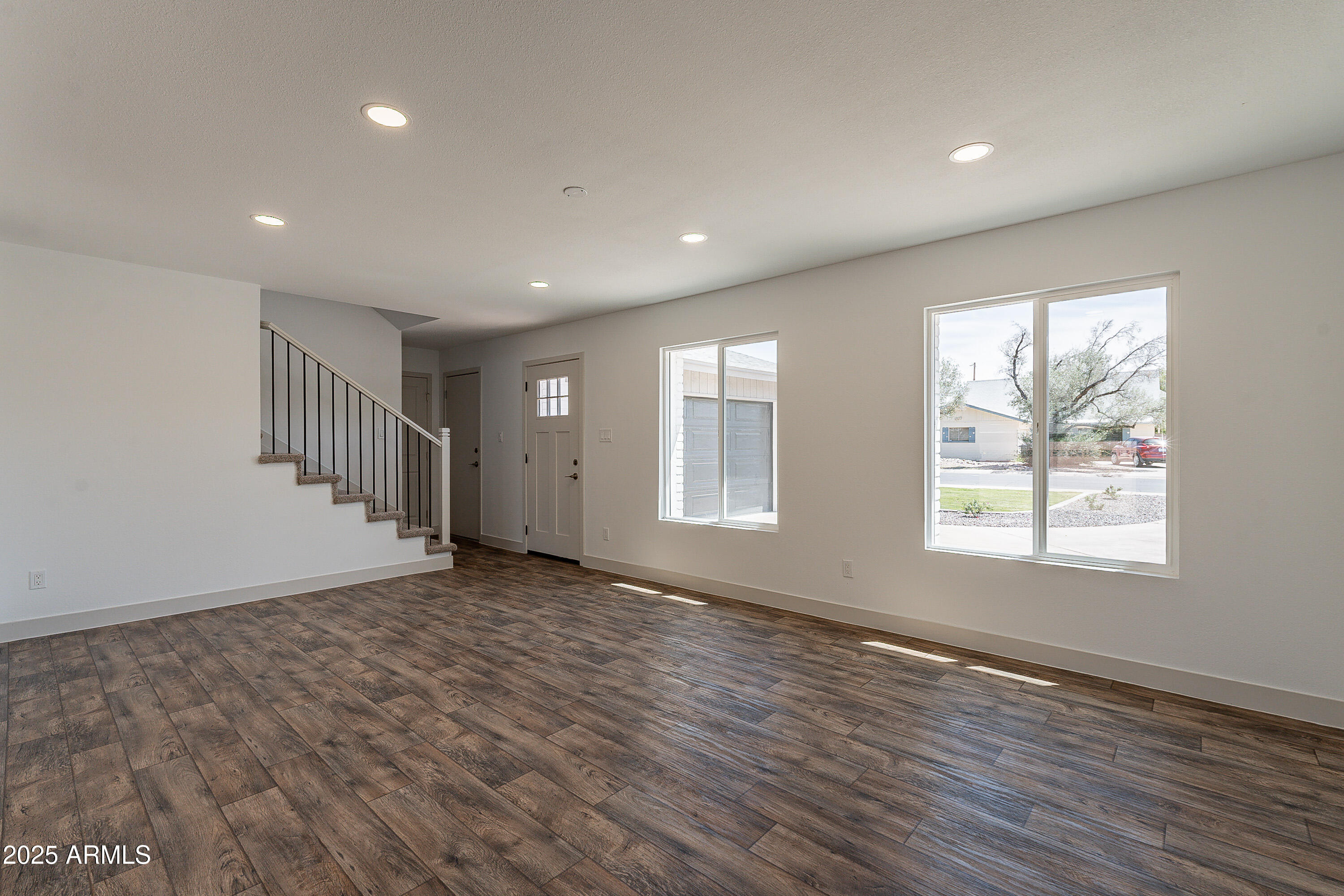 102 E Santa Cruz Drive Property Photo 9