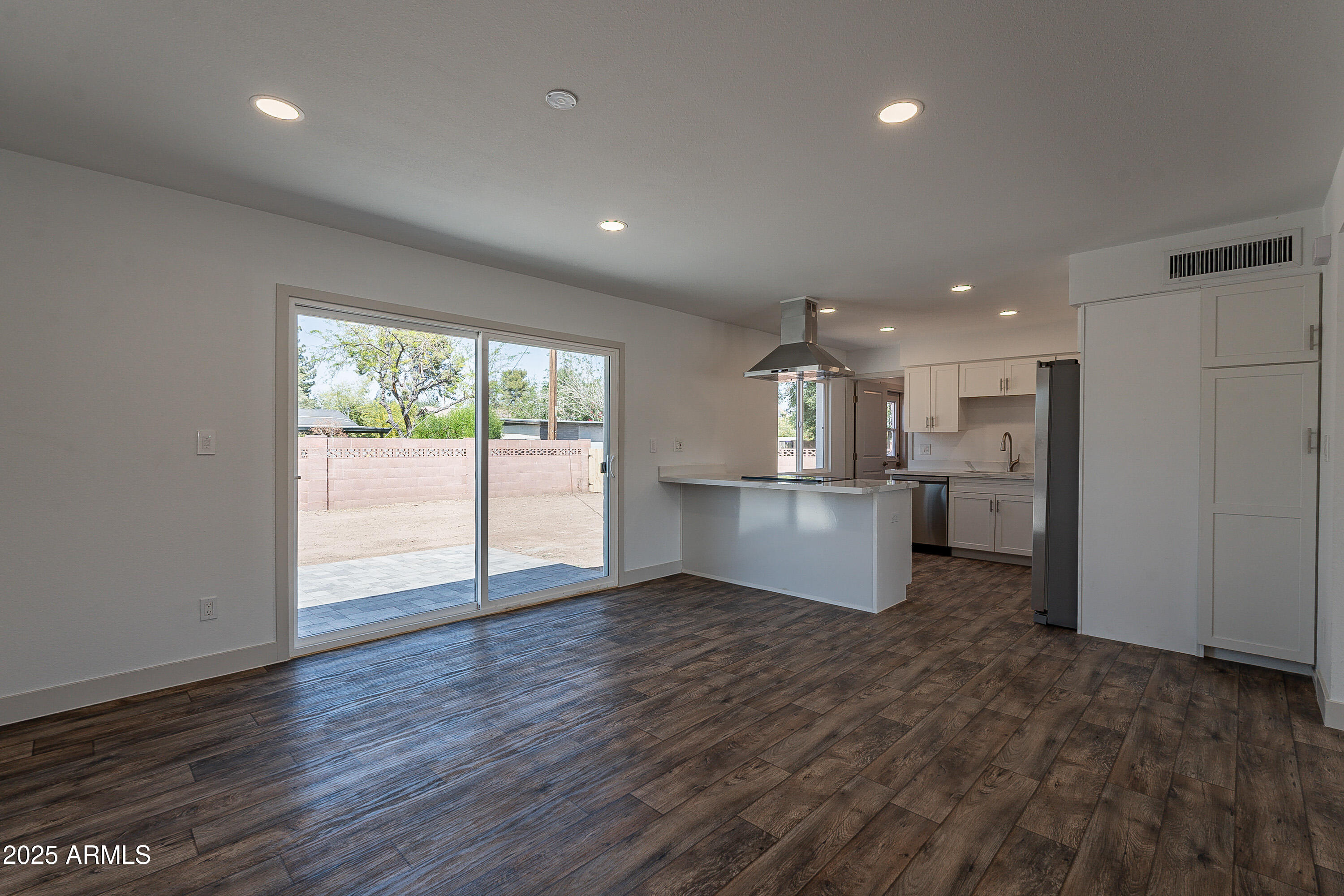 102 E Santa Cruz Drive Property Photo 12