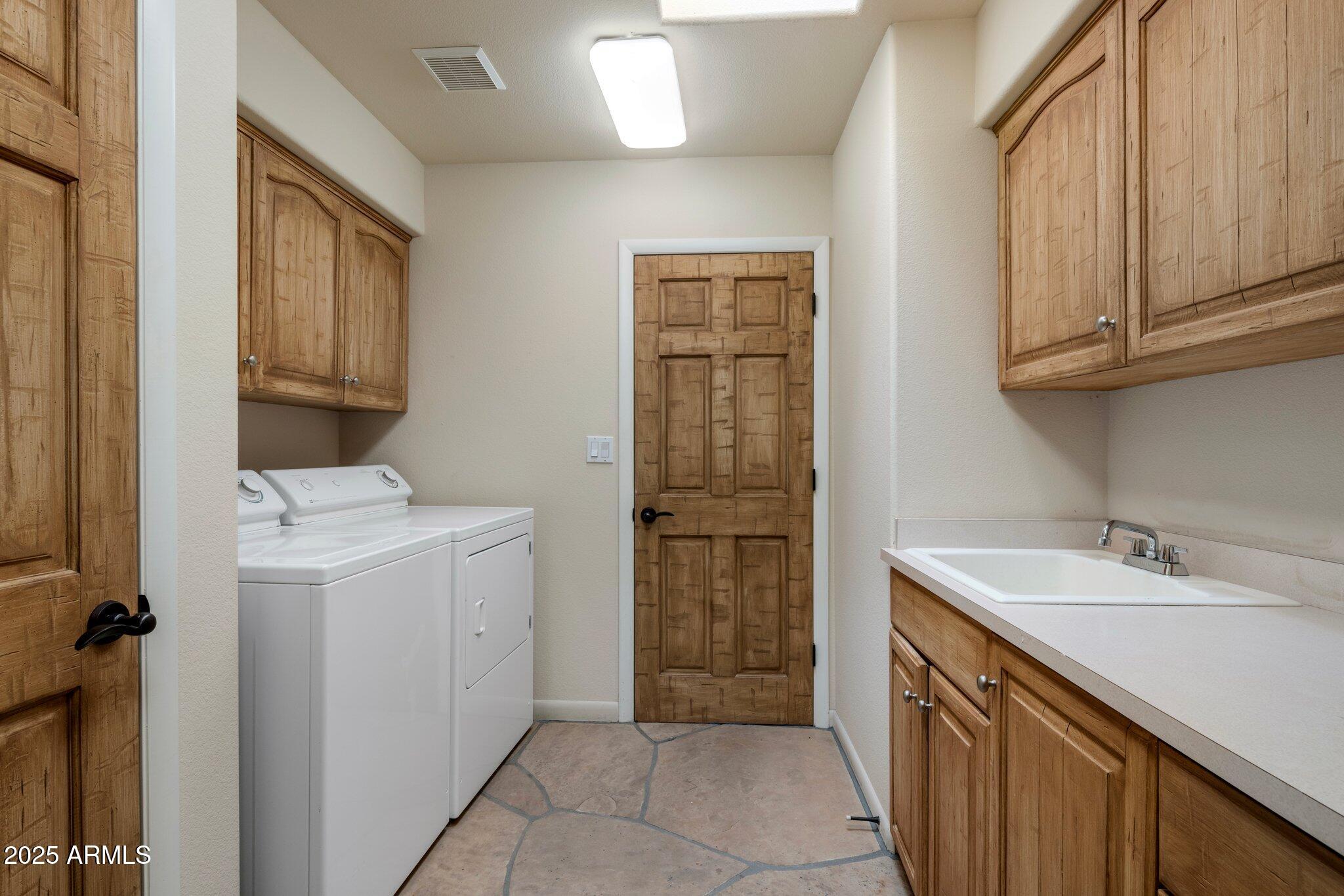 9802 E Hidden Valley Road Property Photo 8