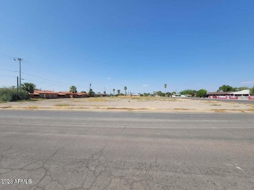 400 N Santa Cruz Avenue Property Photo 3
