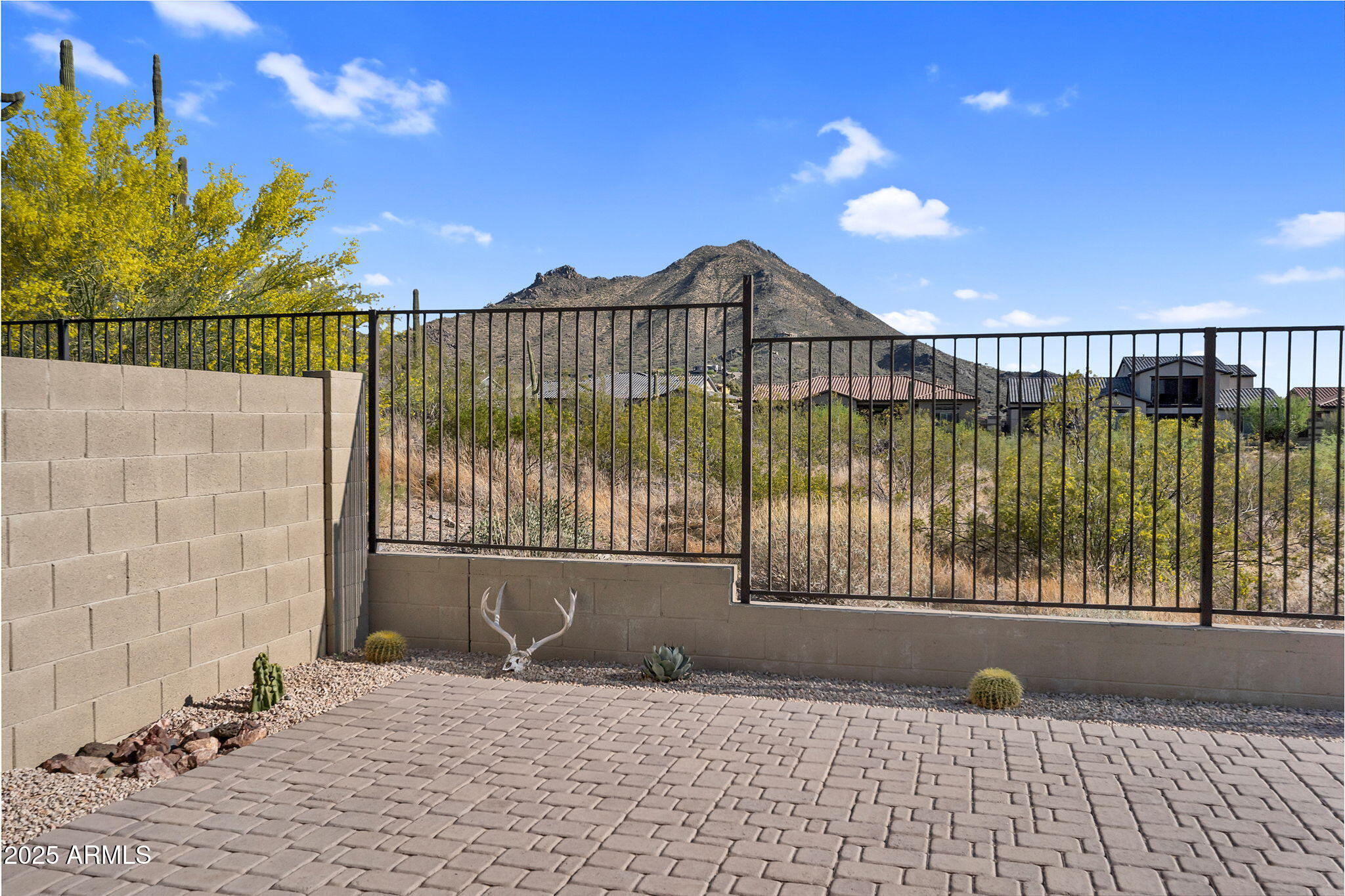 38500 N School House Road Property Photo 4