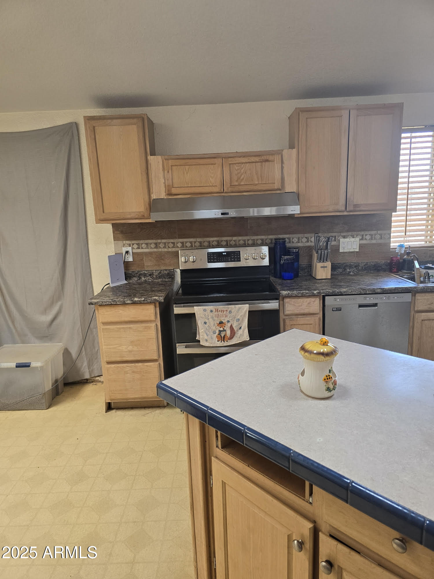19111 W Clarendon Avenue Property Photo 4