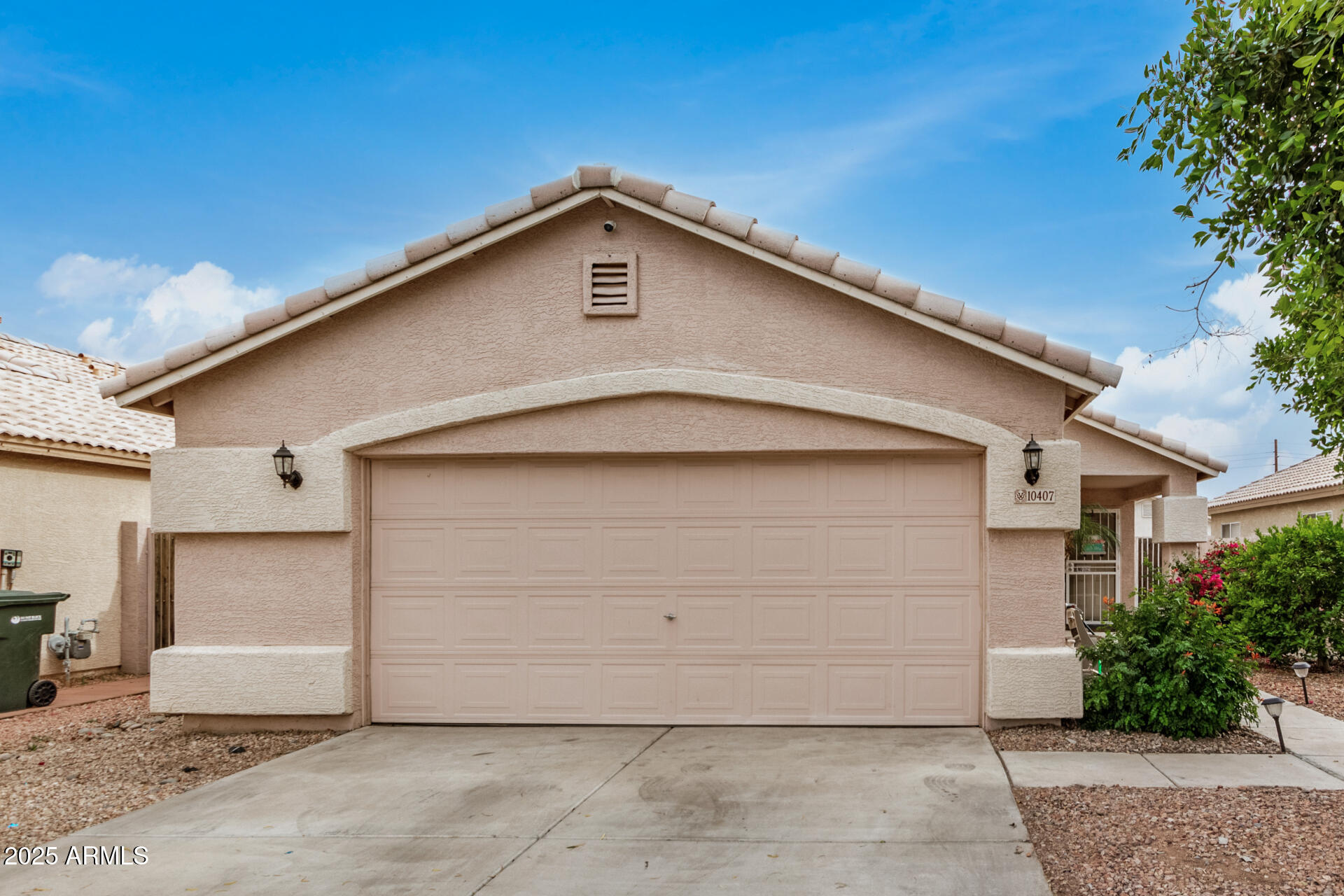 10407 W Reade Avenue Property Photo 1