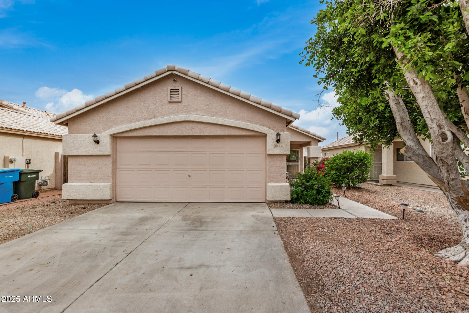 10407 W Reade Avenue Property Photo 2