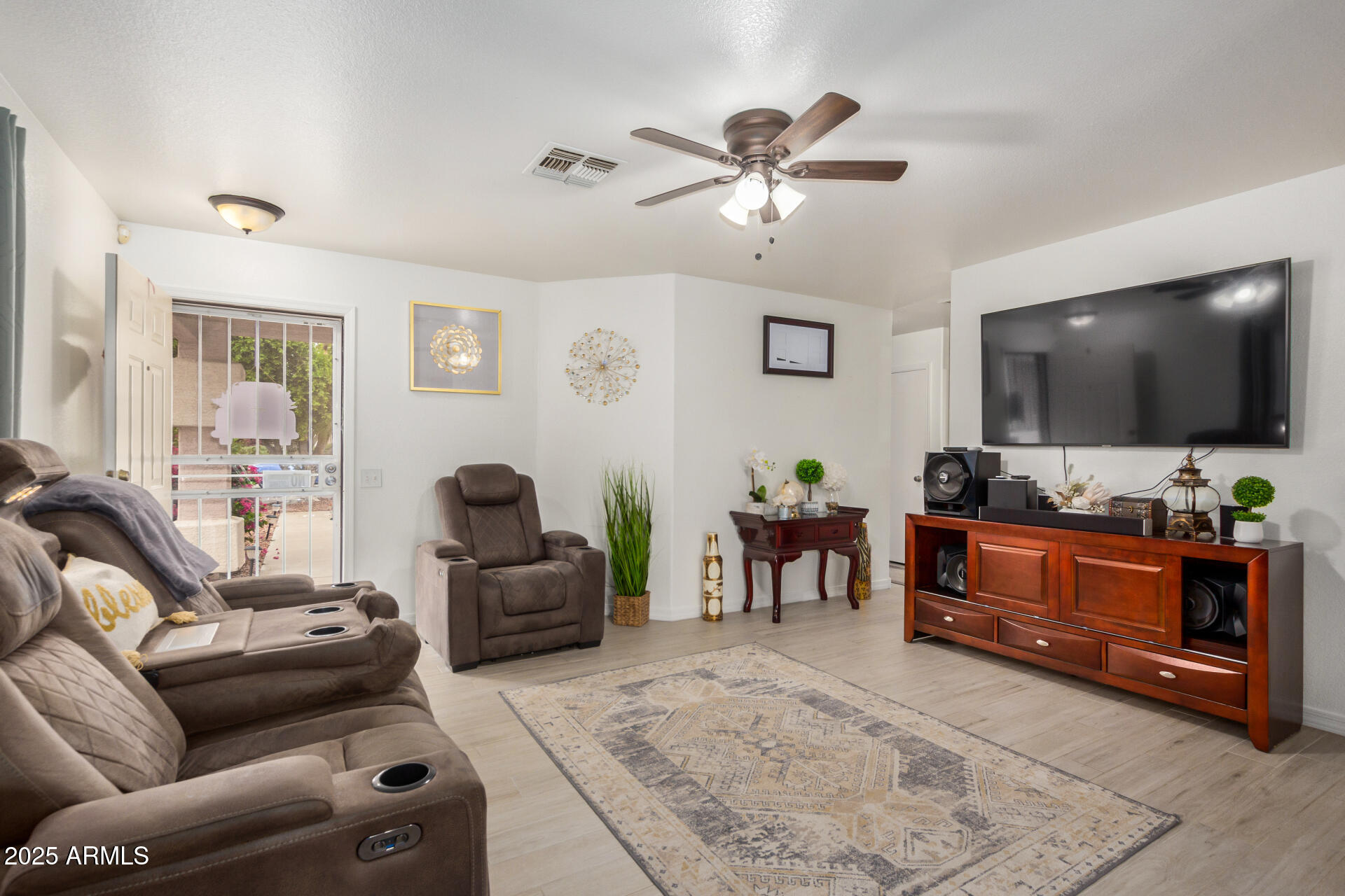 10407 W Reade Avenue Property Photo 8