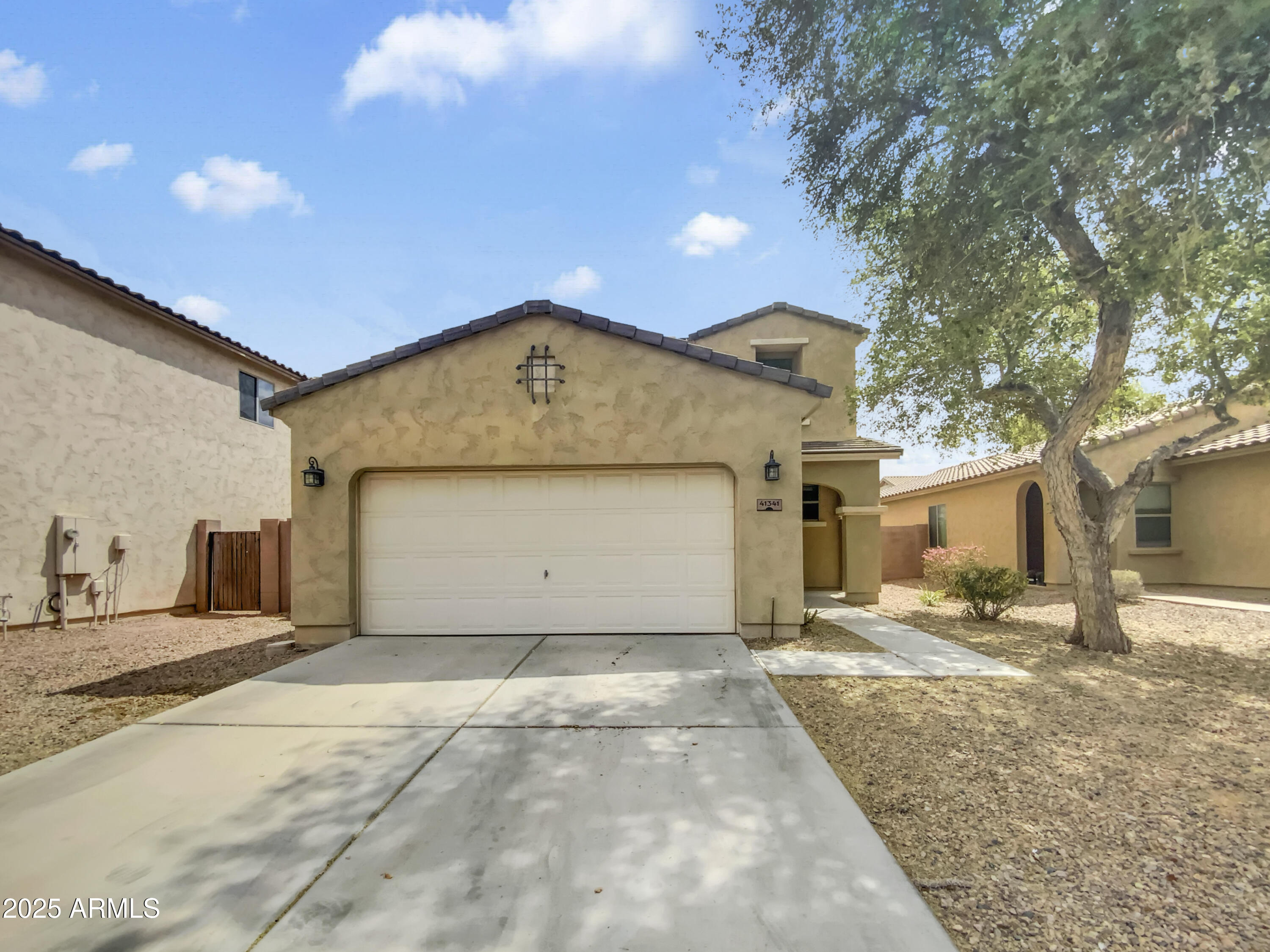 41341 W Parkhill Drive Property Photo 1