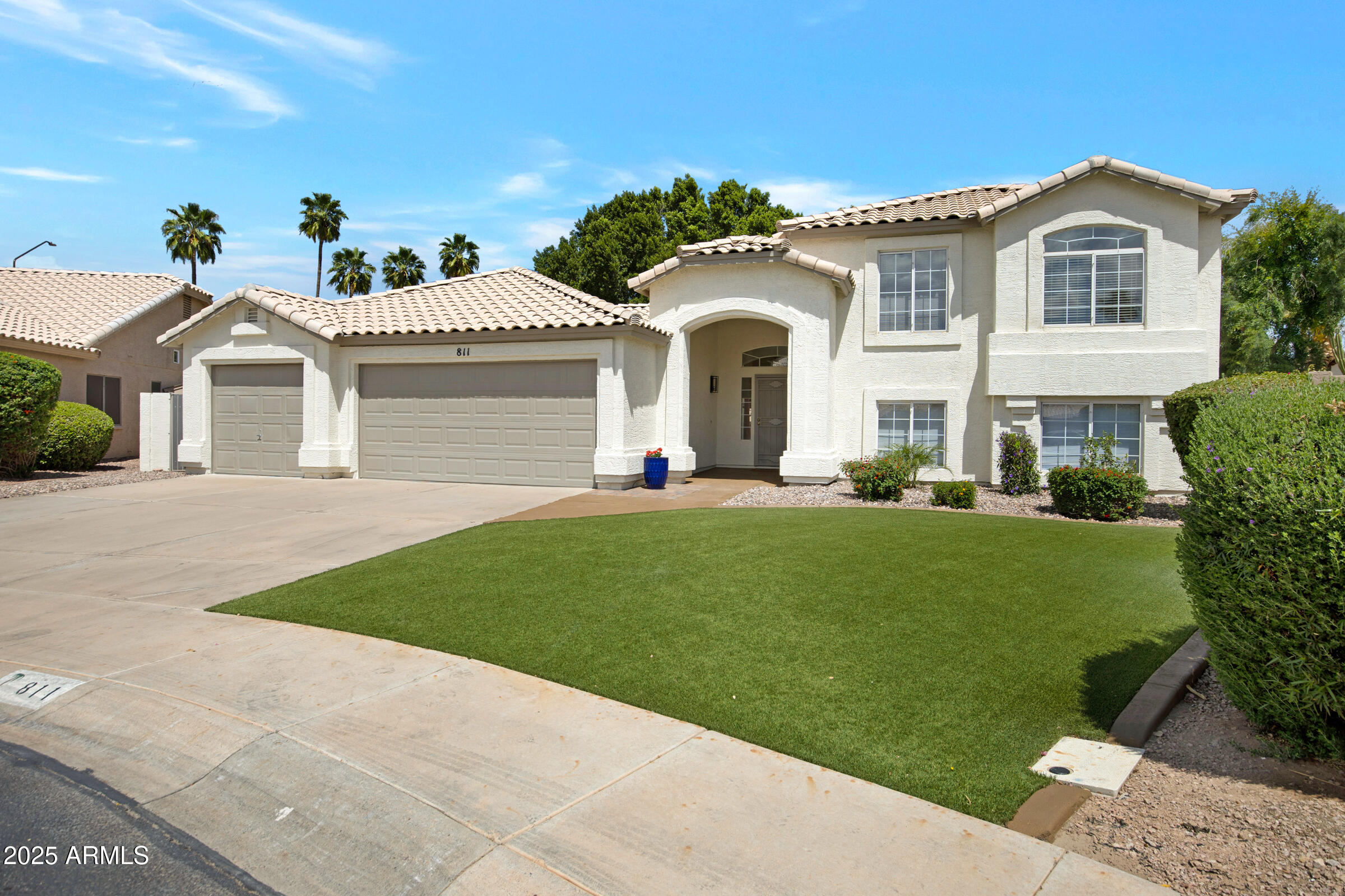 811 S PEARL Drive Property Photo 1