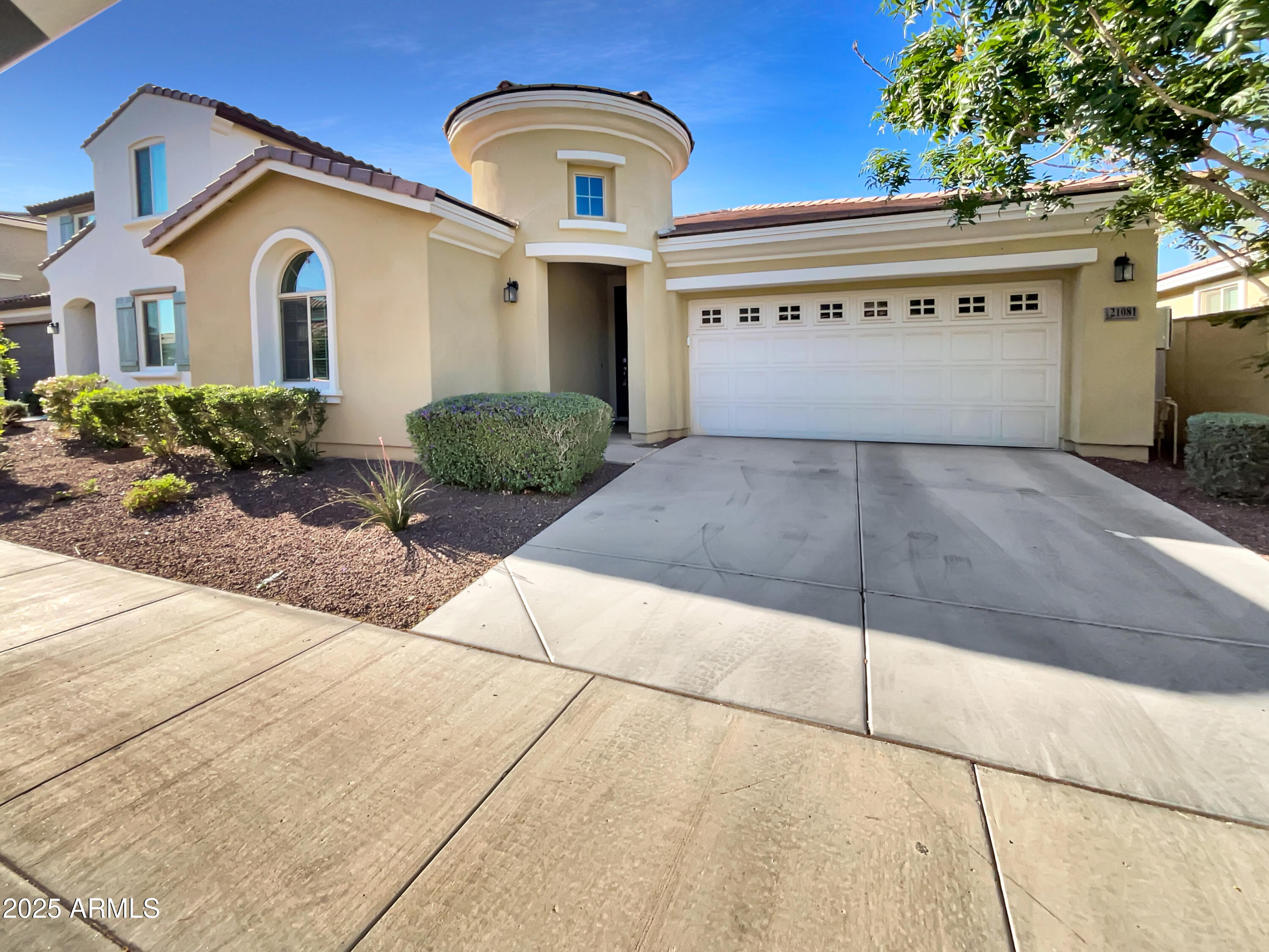 21081 W Almeria Road Property Photo 1