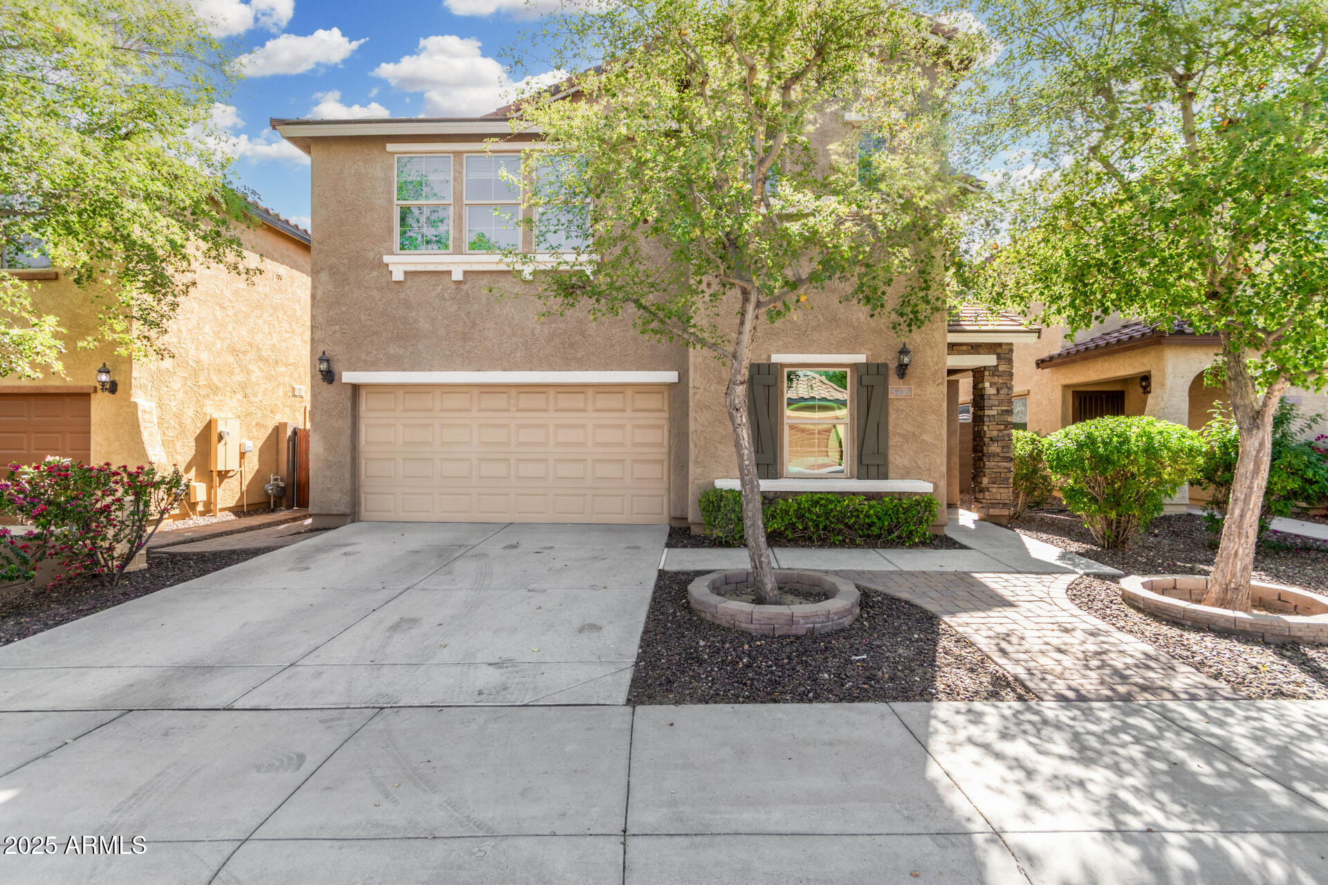 5423 W Yearling Road Property Photo 1