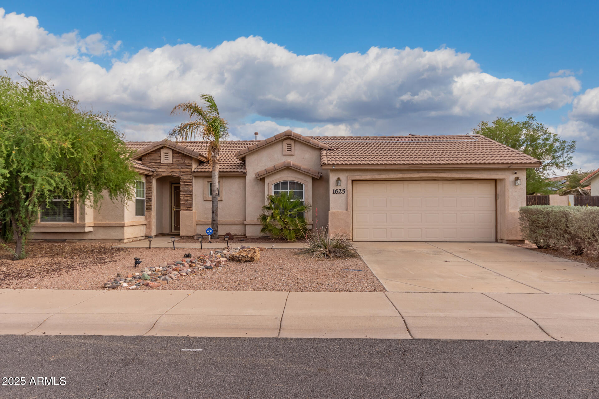 1625 E Clover Street Property Photo