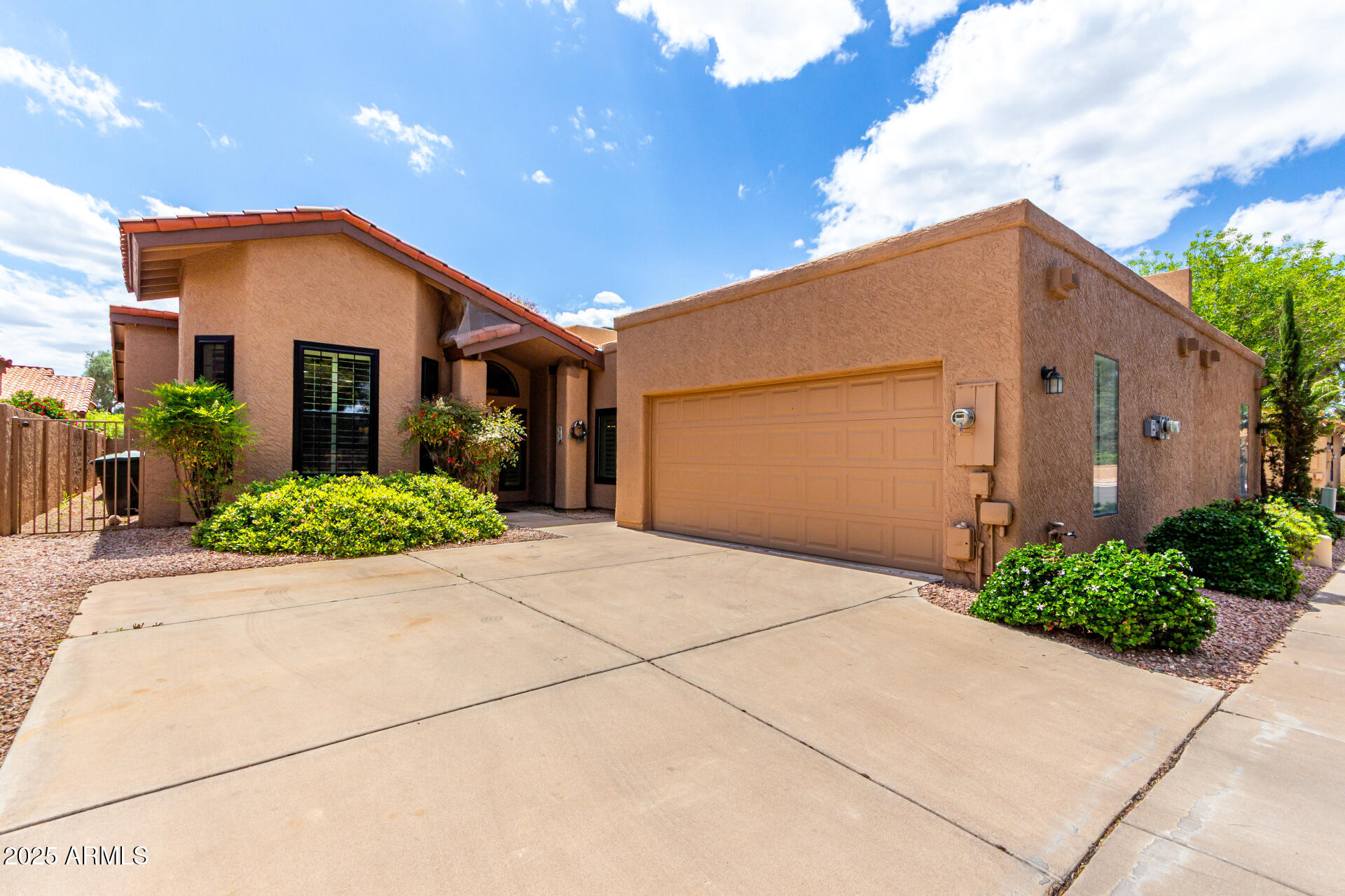 5509 E Desert Hills Drive Property Photo 1