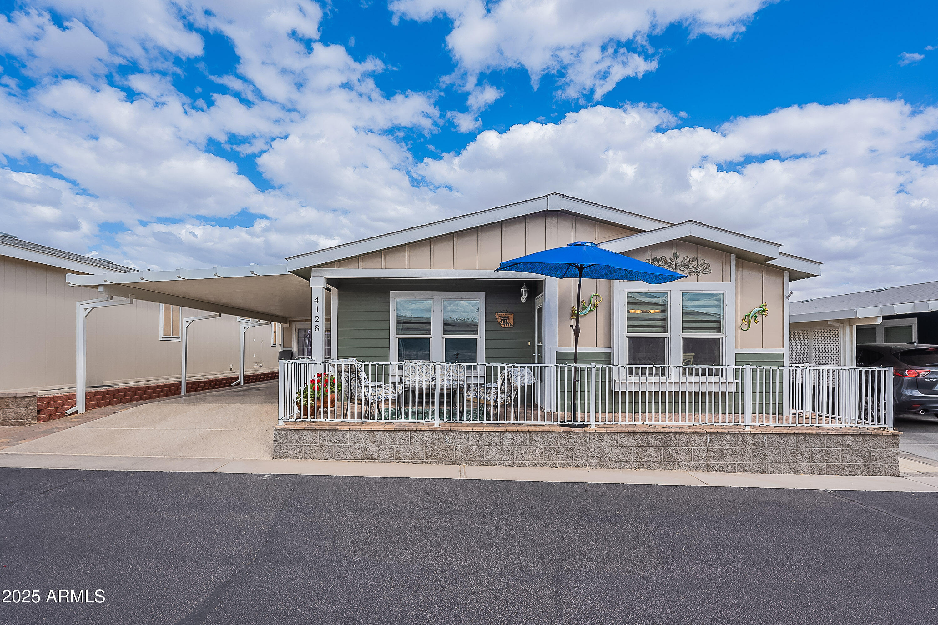 650 N Hawes Road Property Photo 1