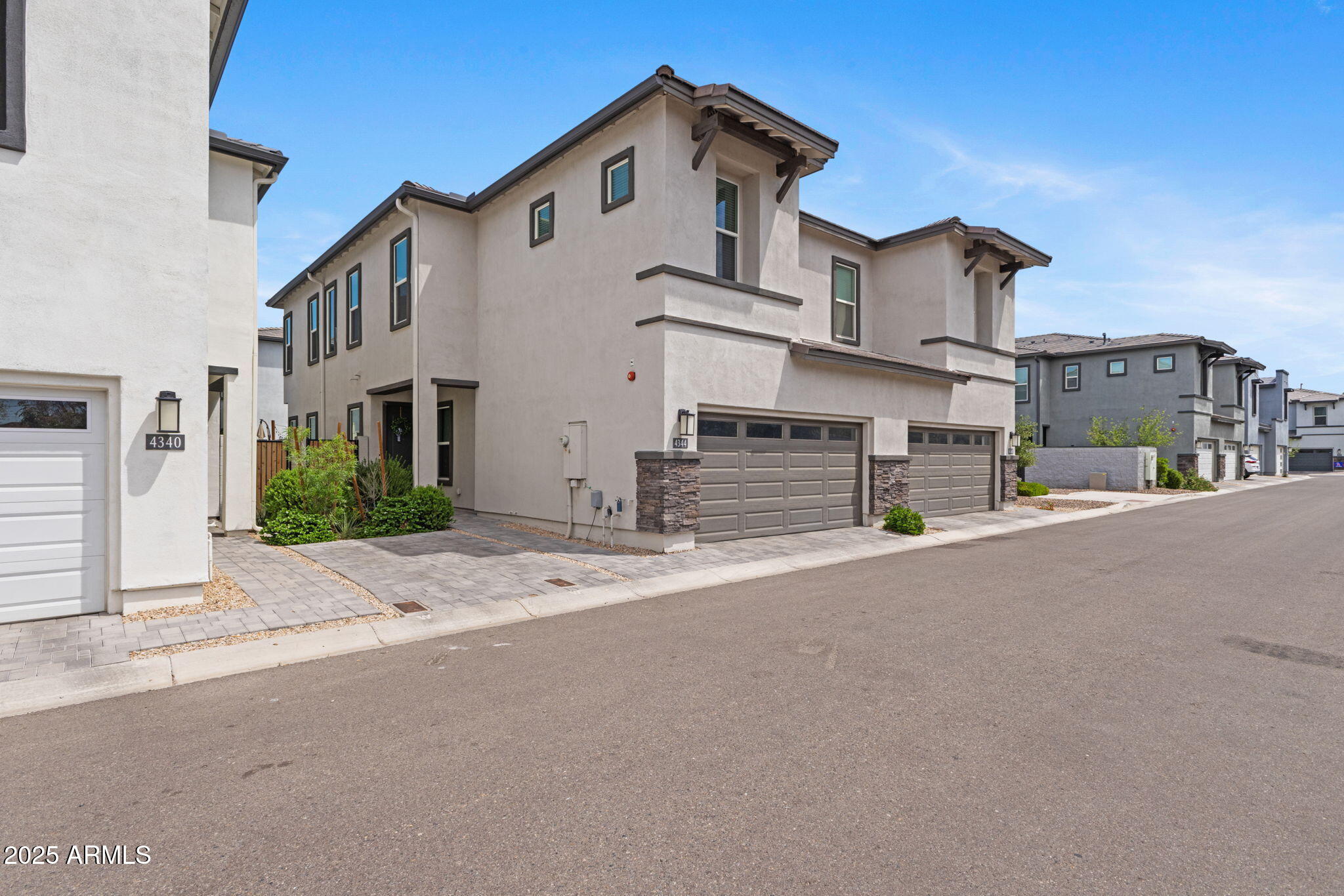 4344 E Granada Road Property Photo 1