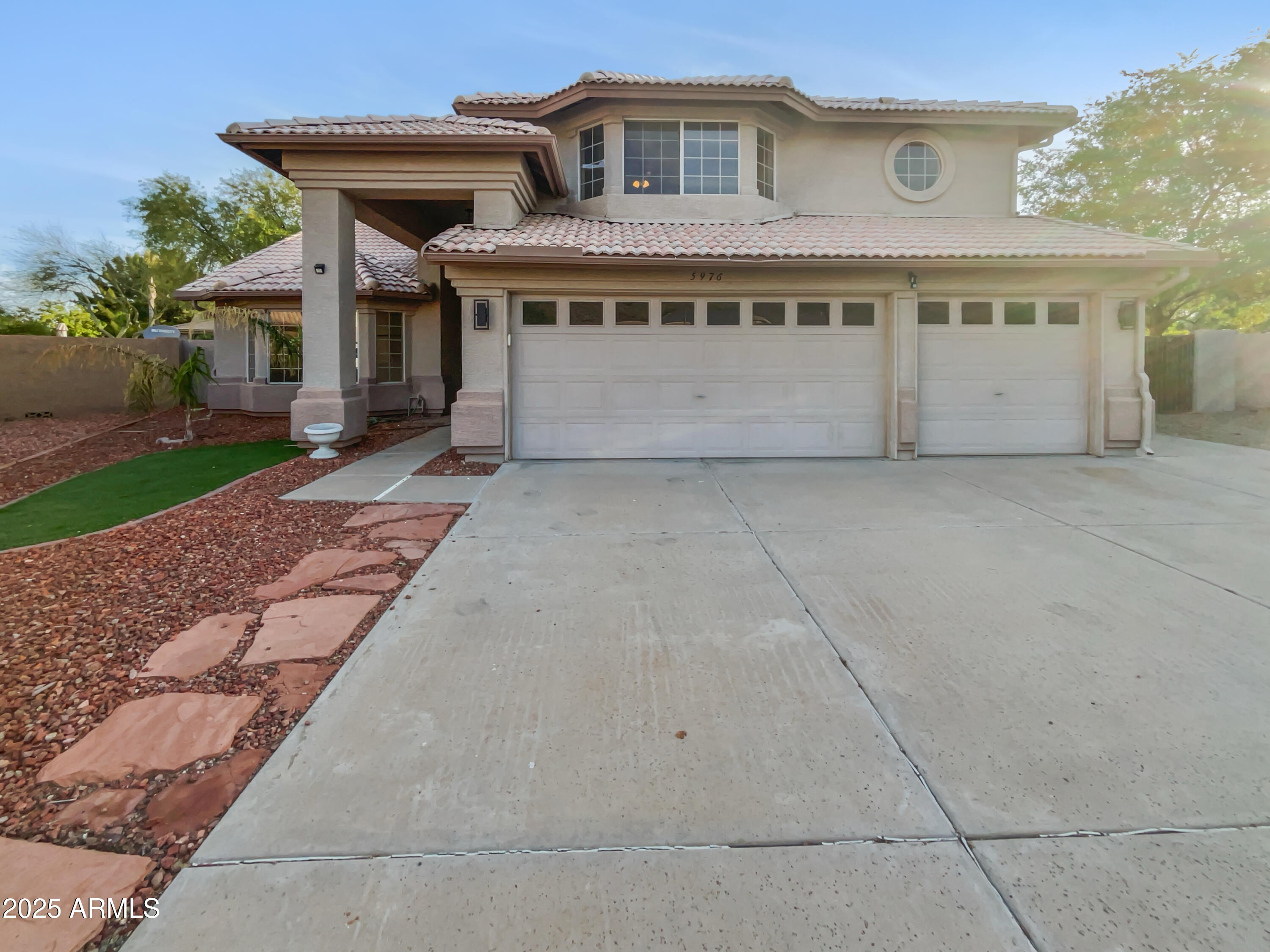 5976 W Alameda Road Property Photo 1