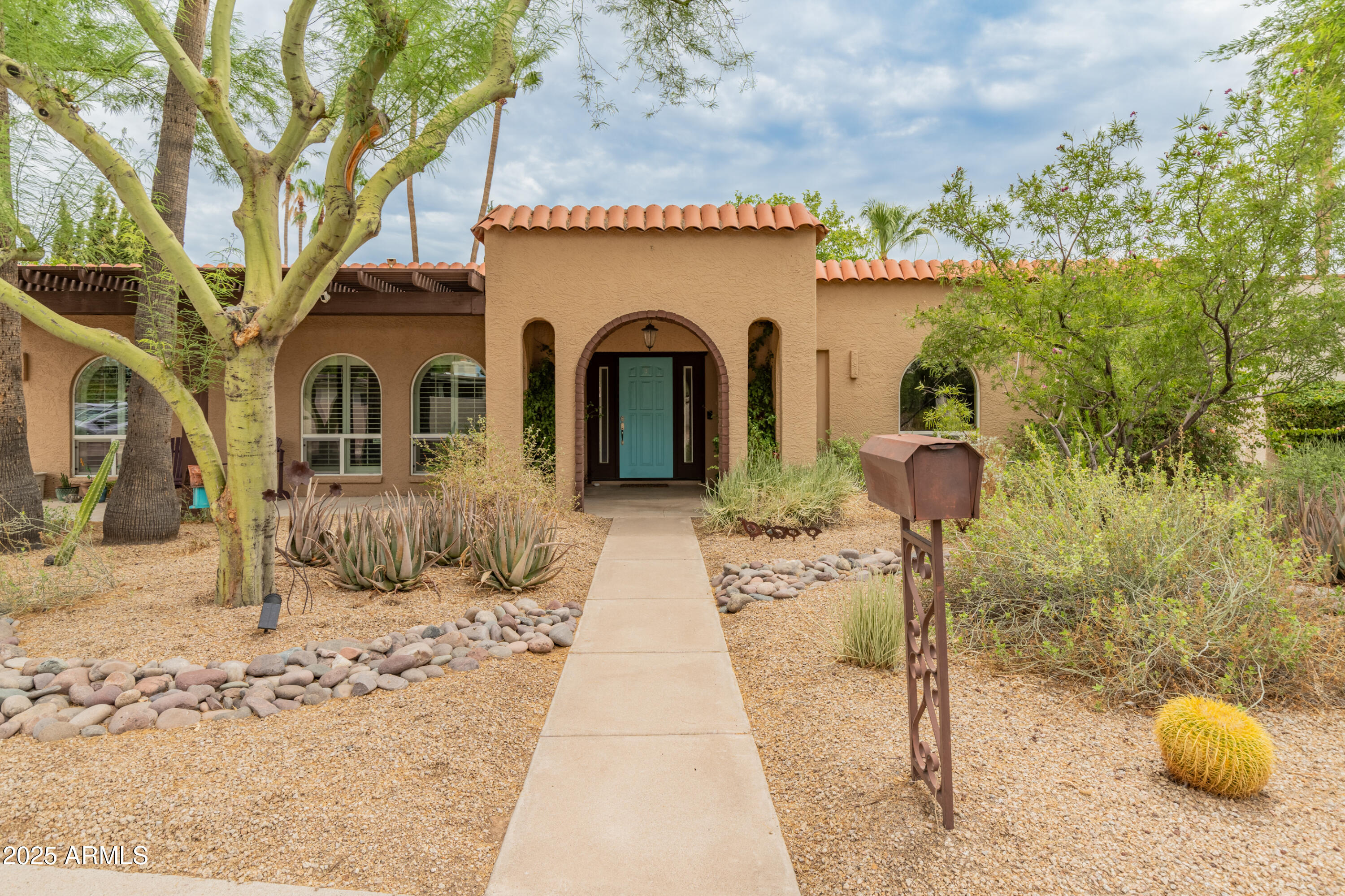11051 N 45th Place Property Photo 1