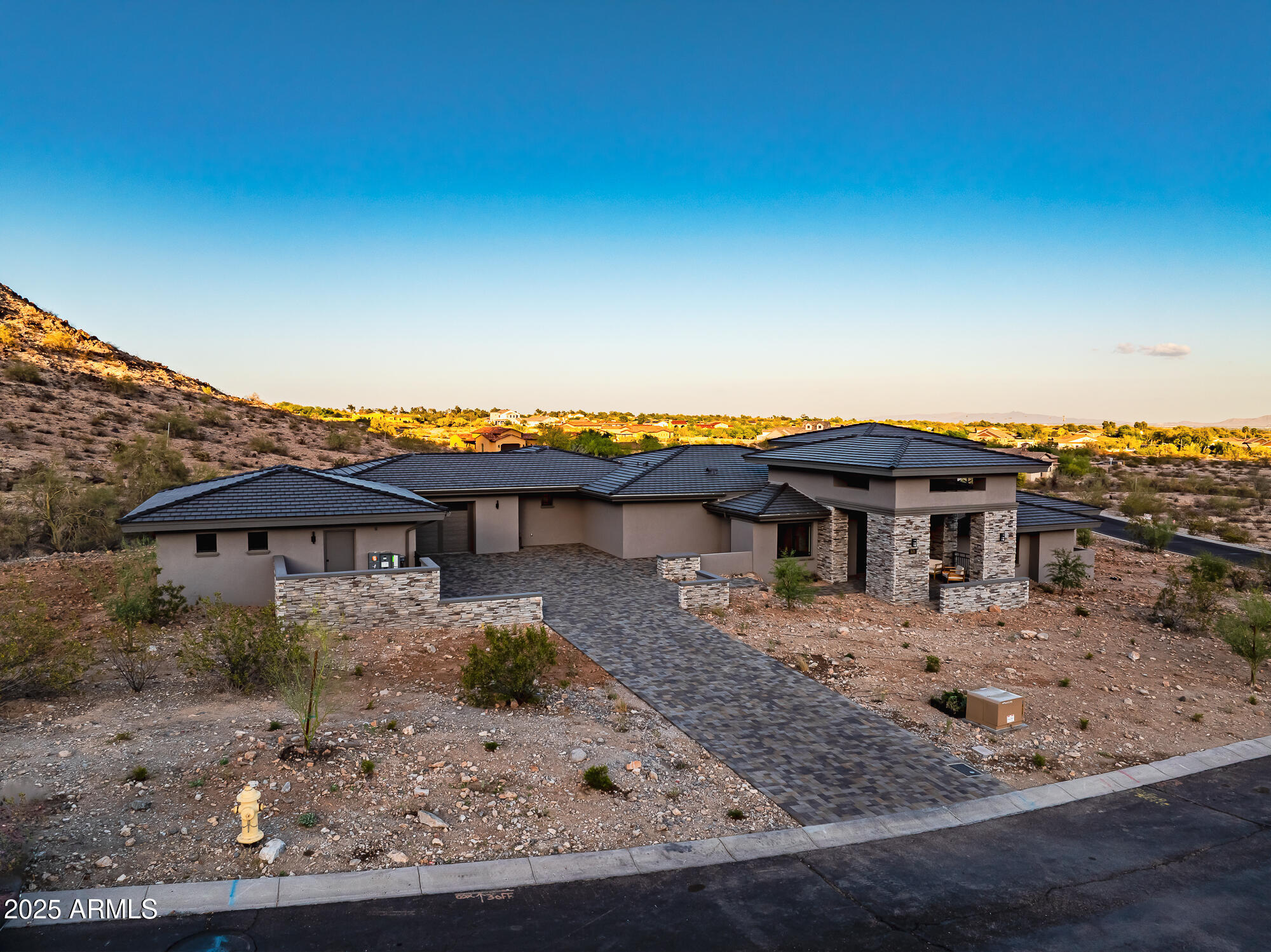 3135 N Mountainside Loop Property Photo 1