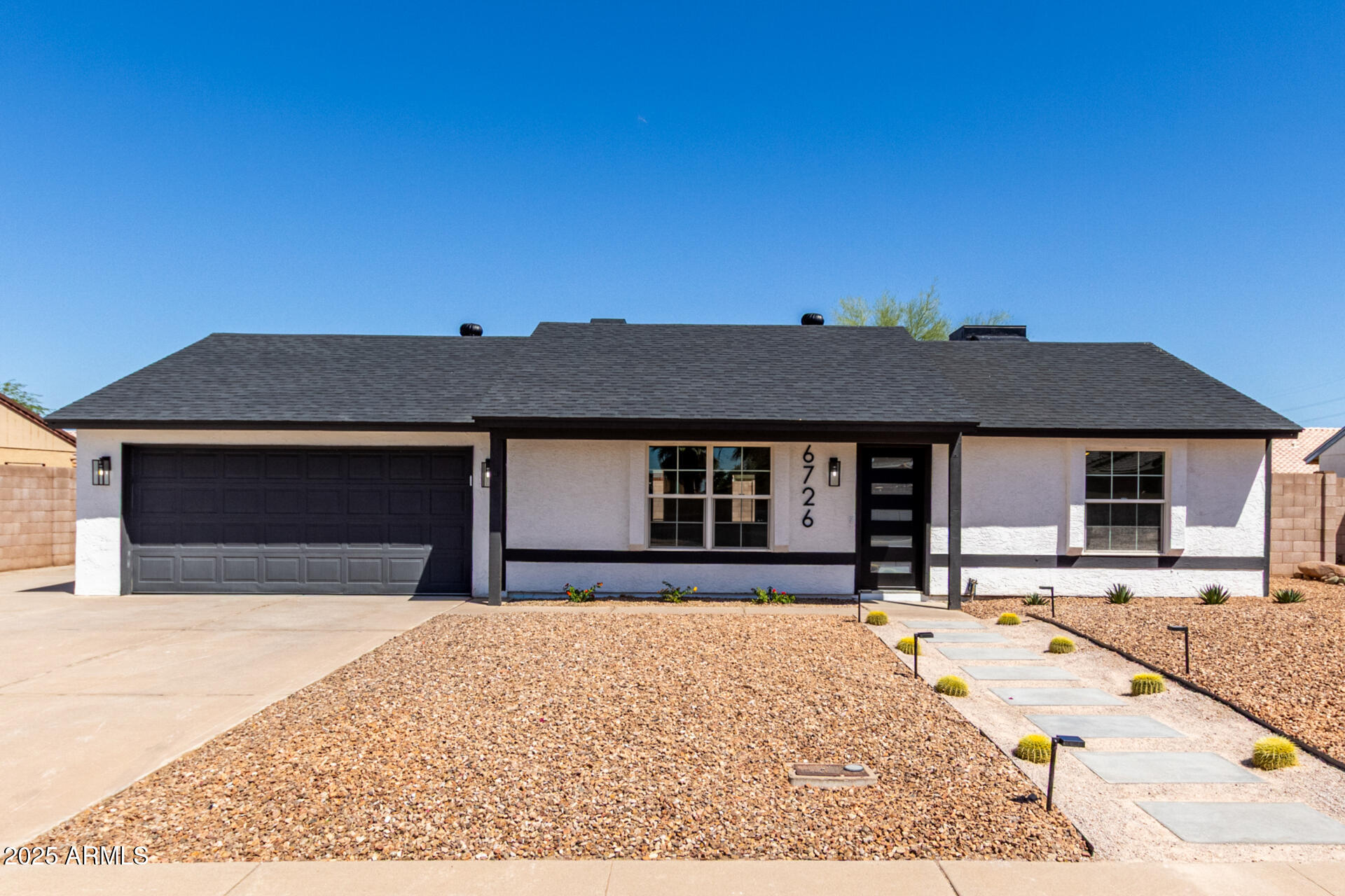 6726 W Sunnyside Drive Property Photo 1