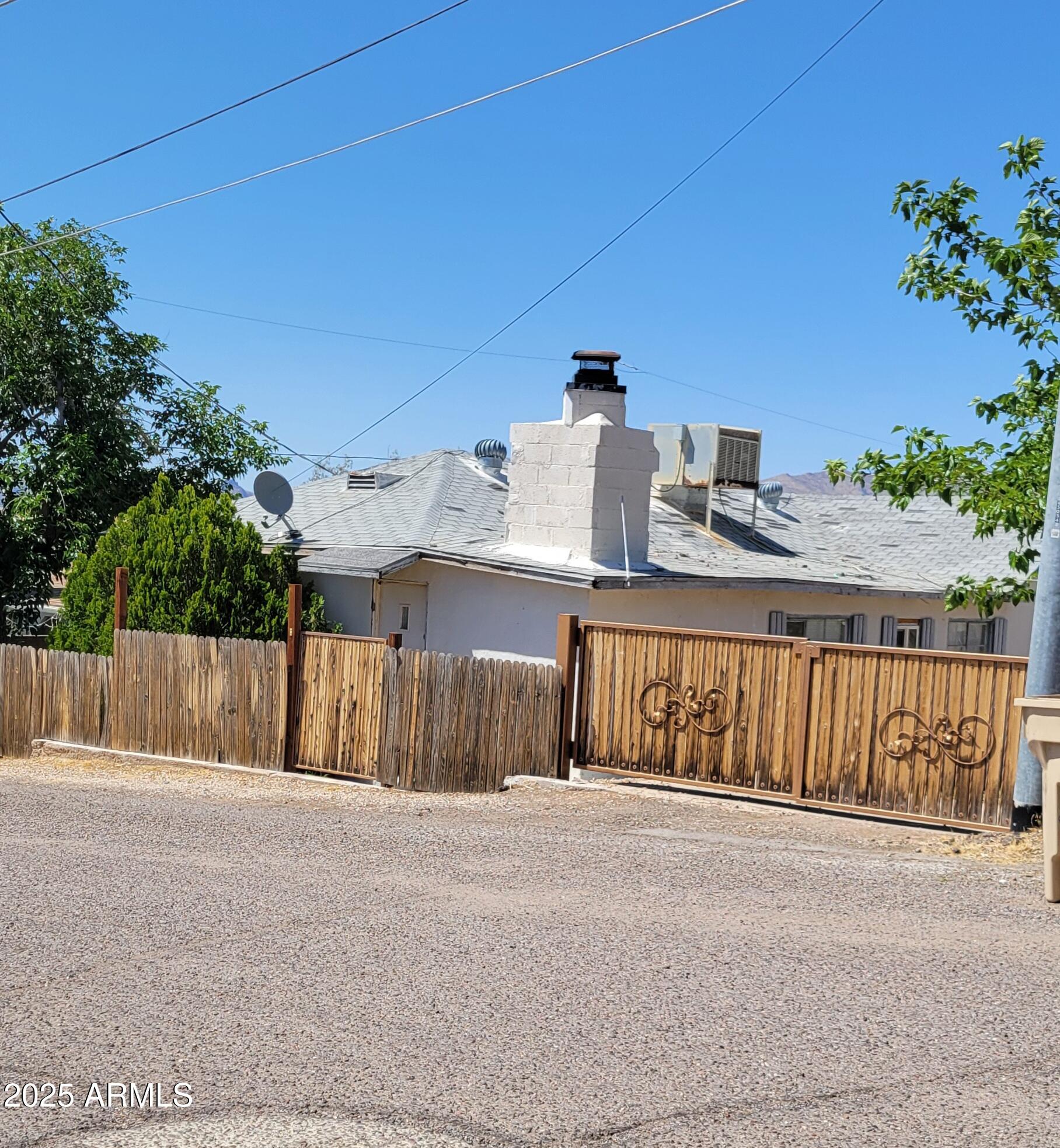 452 W Ray Street Property Photo 1
