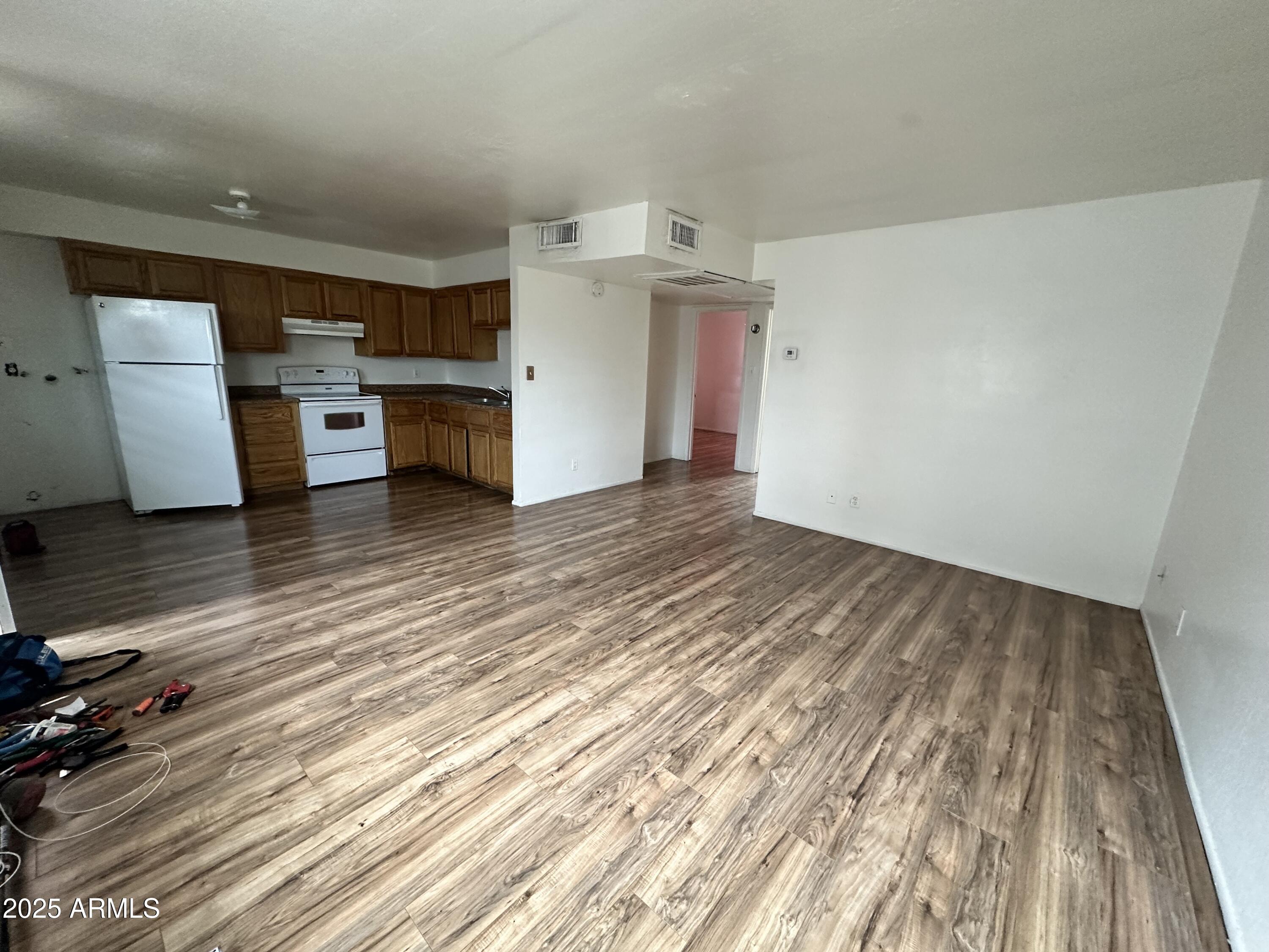 1046 W Polk Street Property Photo