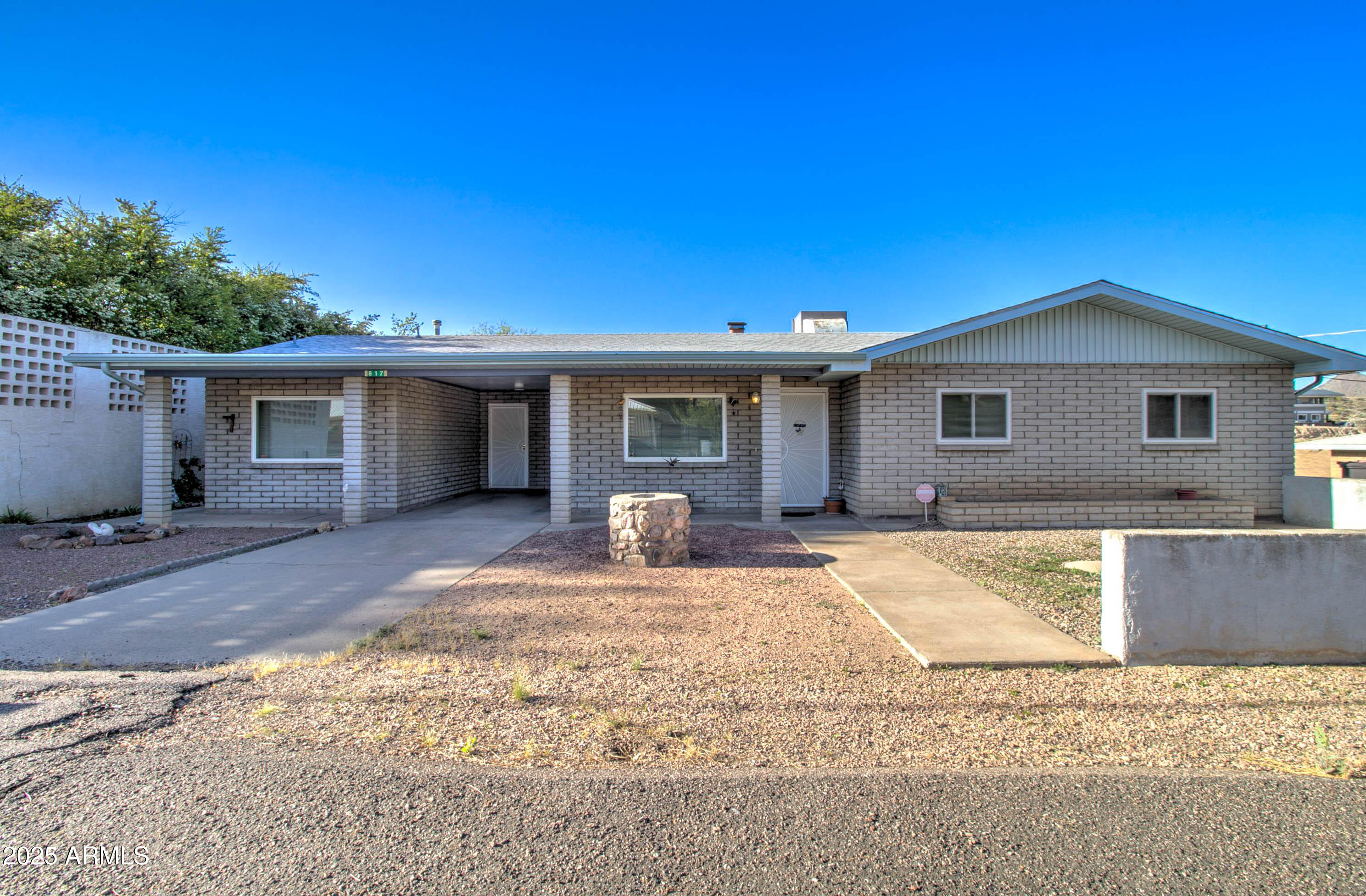 817 W Paxton Avenue Property Photo 1