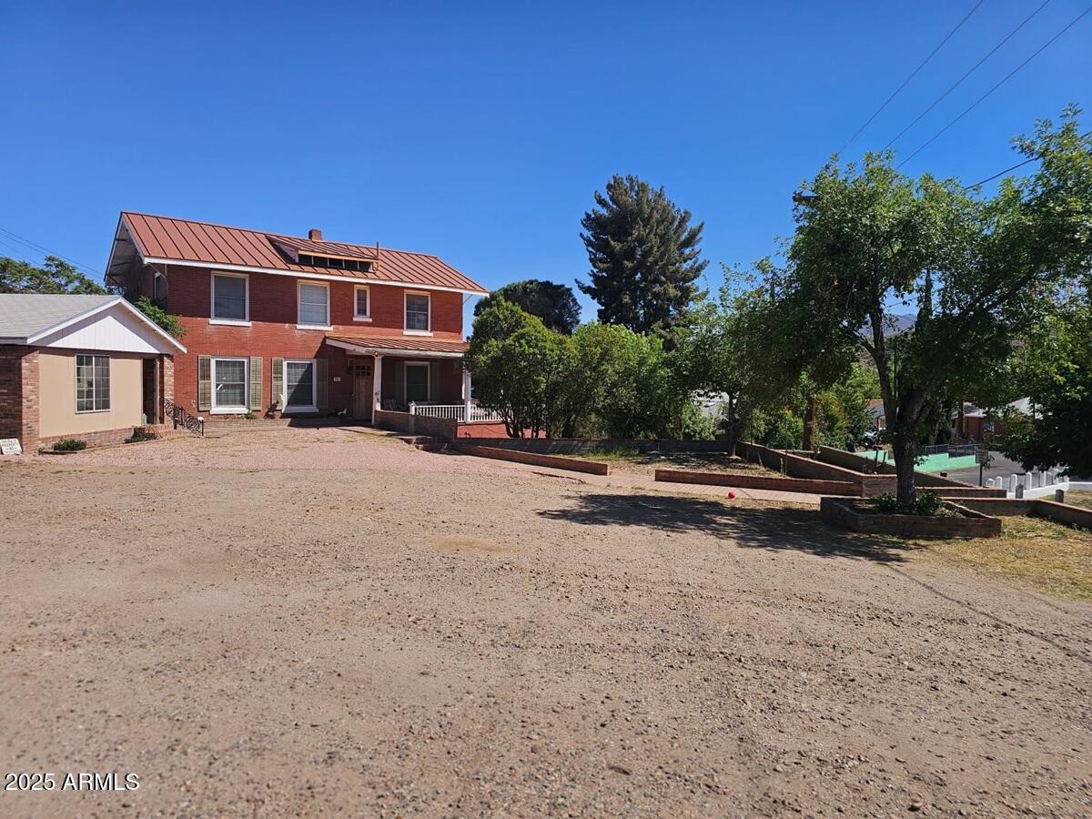 707 S East Street Property Photo 1