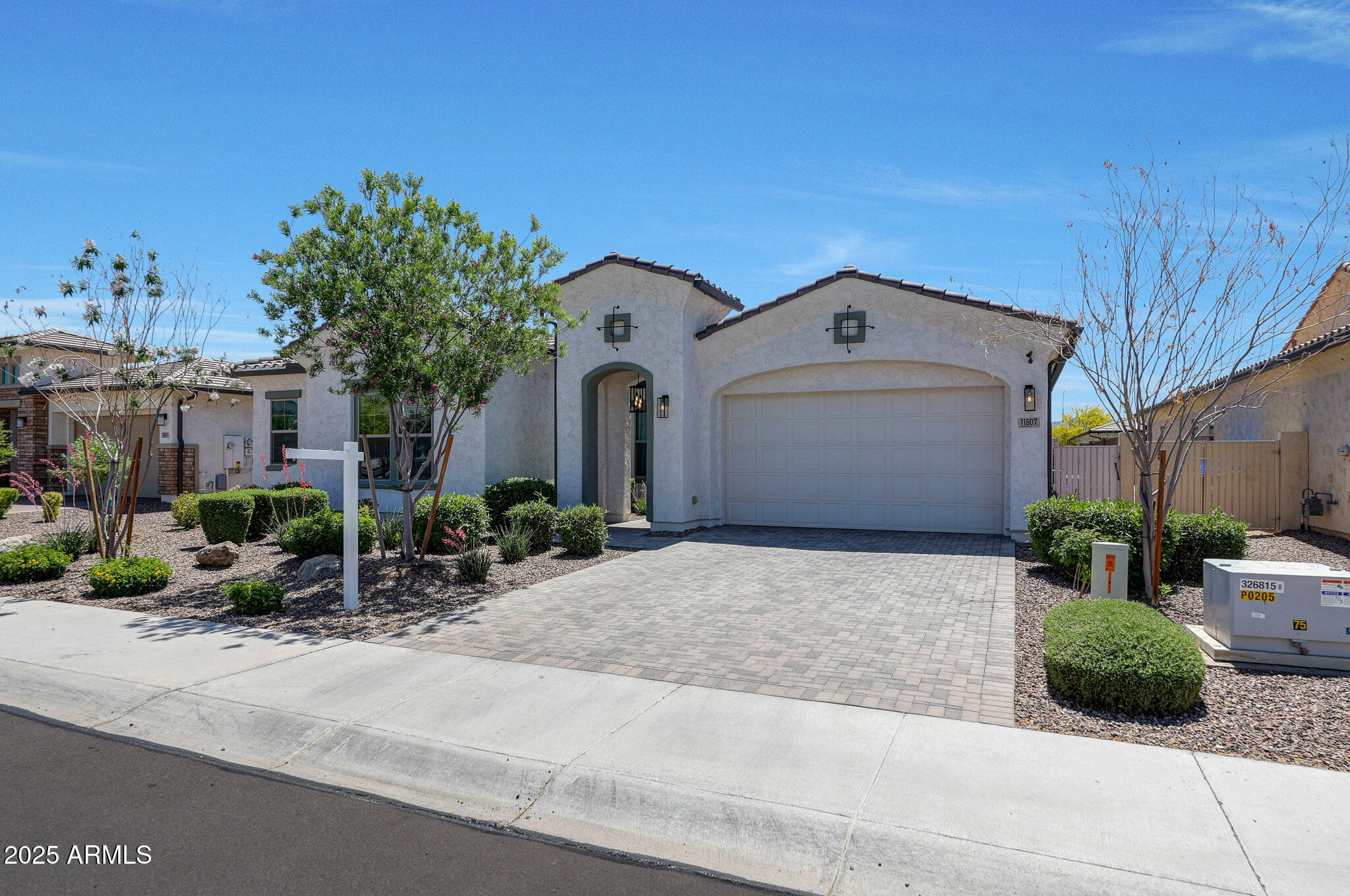 11807 W Parkway Lane Property Photo 1