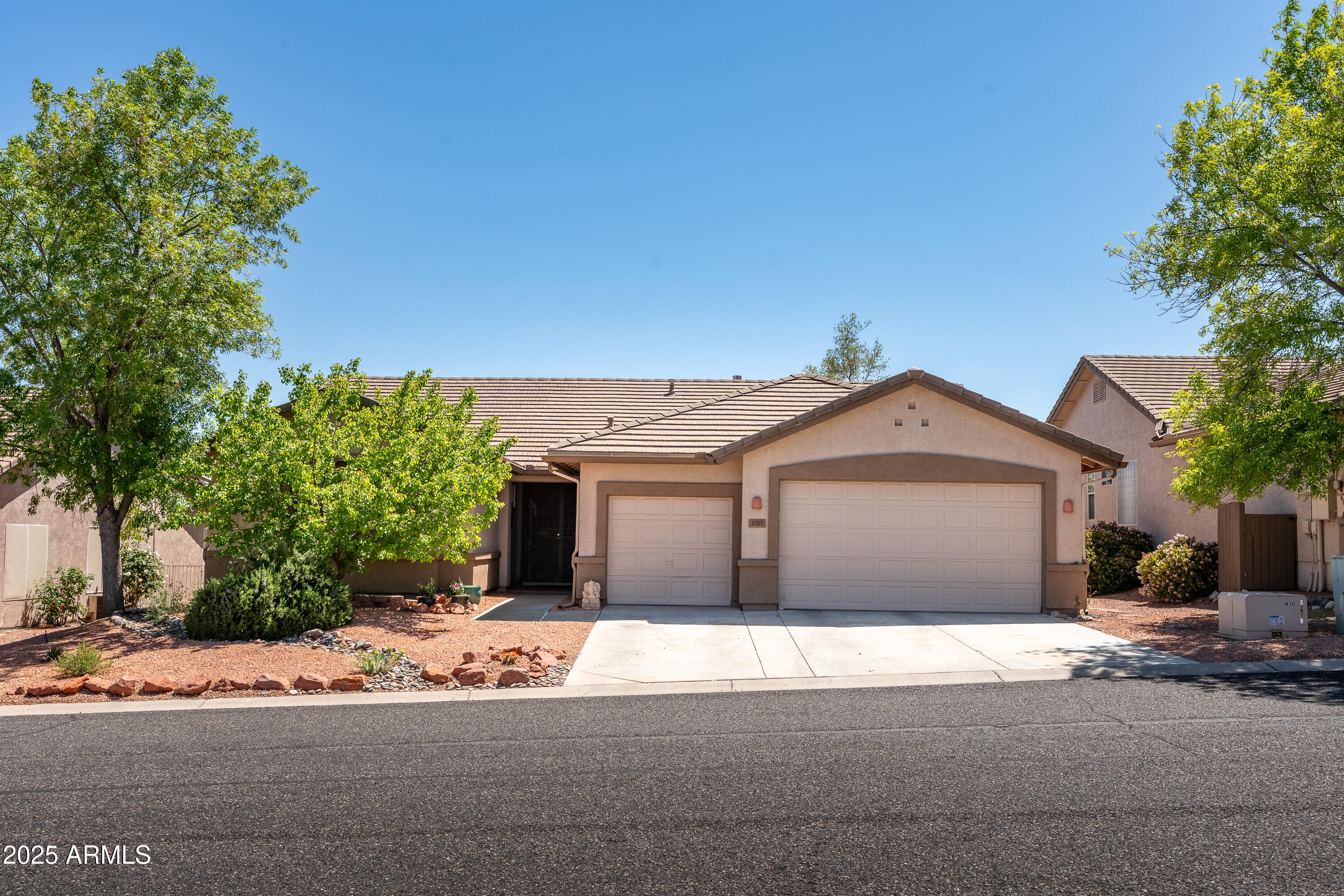 2315 W Desert Willow Drive Property Photo 1