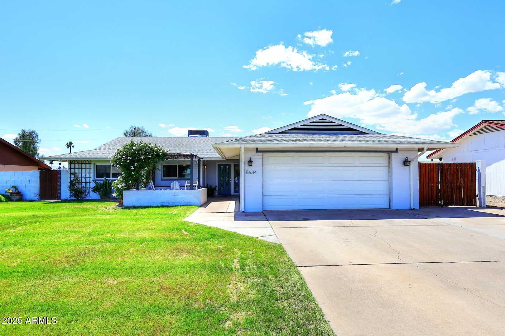 5634 N 39th Avenue Property Photo 1