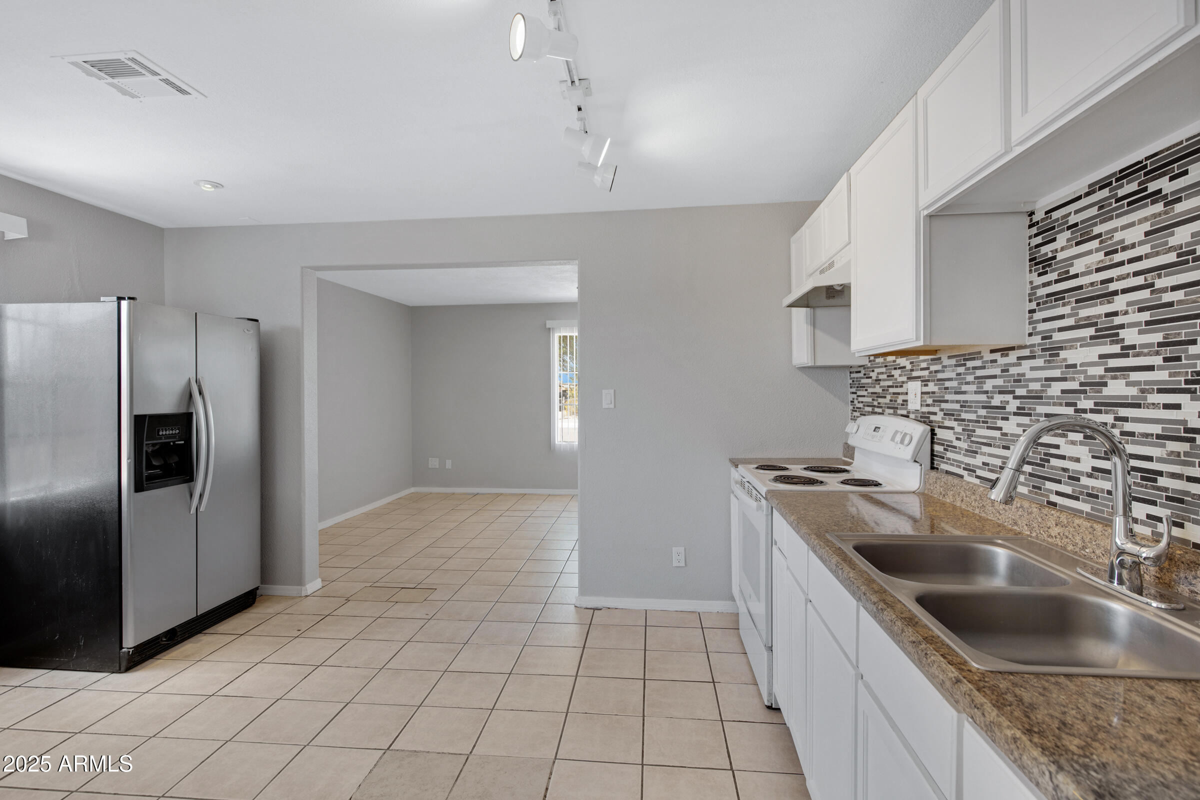 509 W 10th Street Property Photo 1