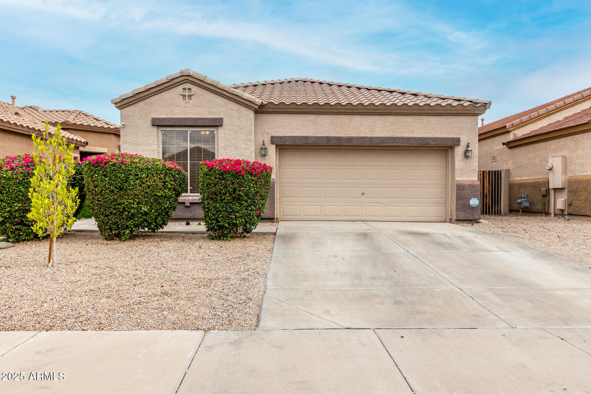 3022 W Redwood Lane Property Photo 1