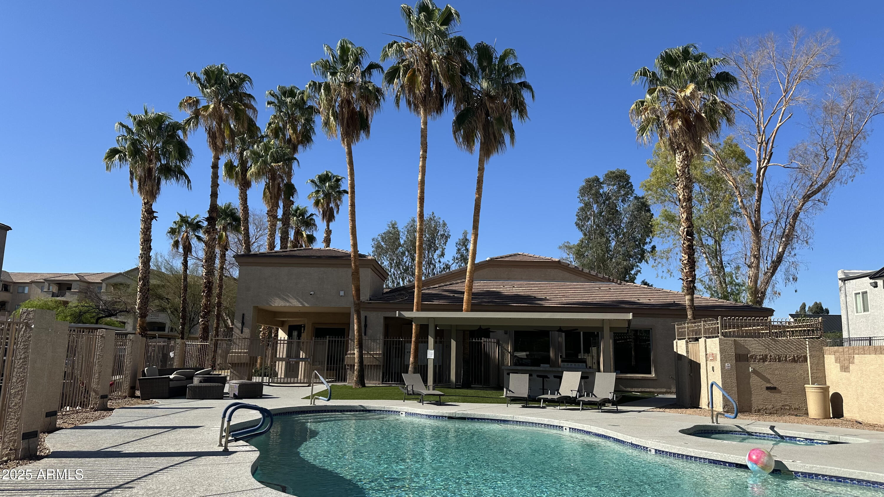 920 E DEVONSHIRE Avenue