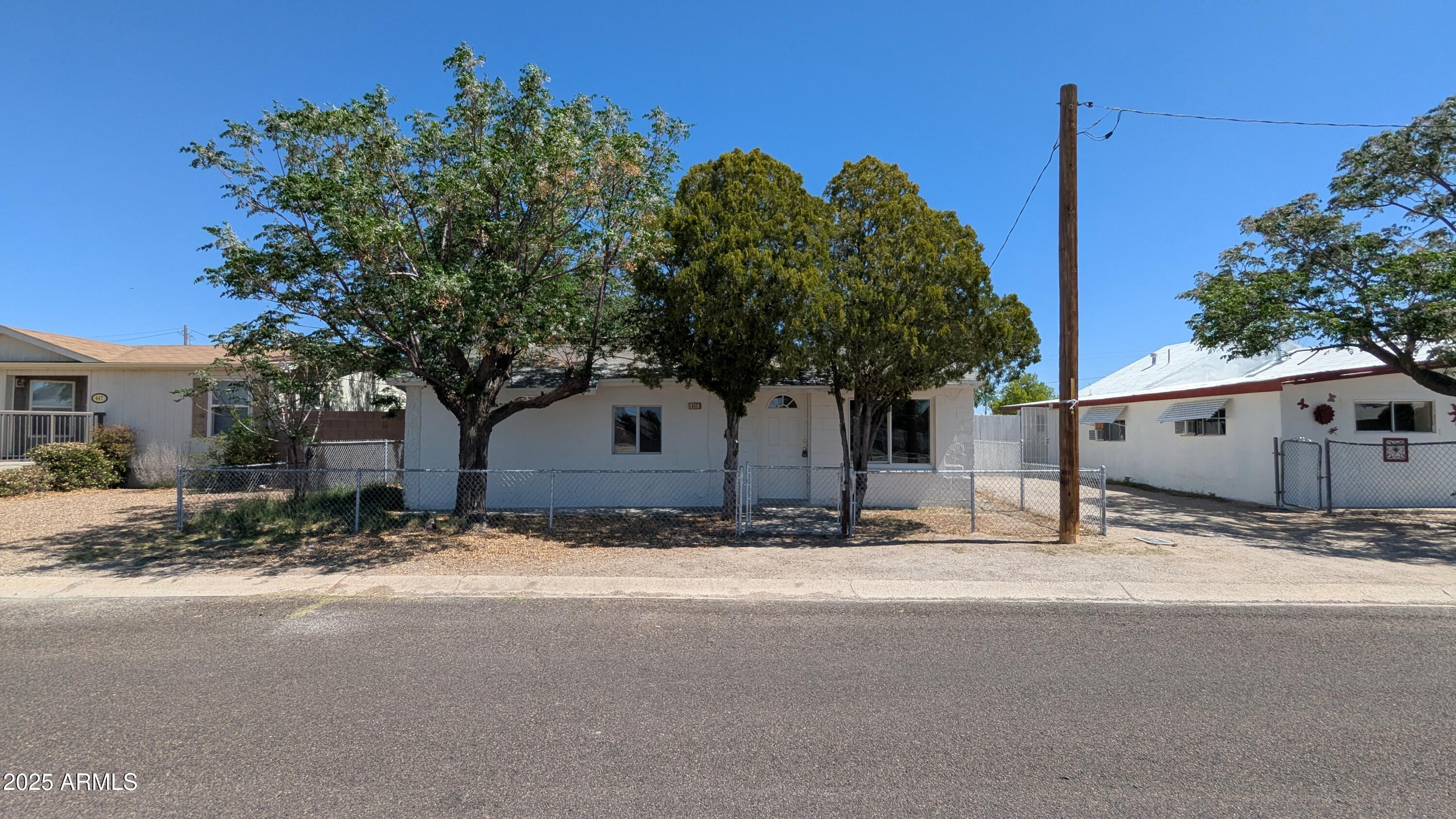 437 W Henry Street Property Photo 1